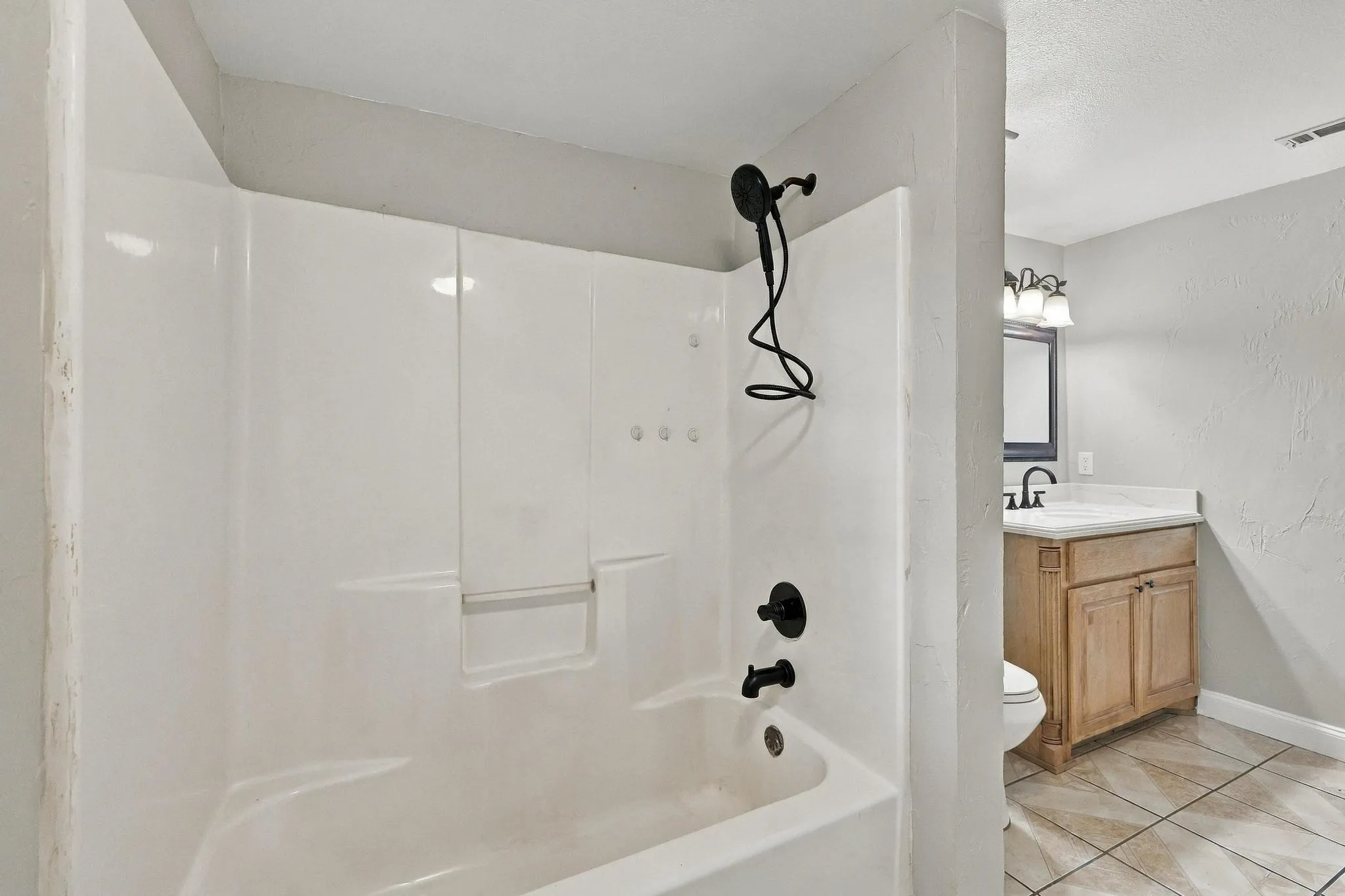 Single Family Residence For Sale in Grayson County , 424 W Sears Street, Denison, Texas 75020, 4 Bedroom, 2 Bathroom, Garage spaces, 1,852 Sqft, built in 1900, mls#21394774, Real Estate Agent in Denison, Homes For Sale in Grayson county, Homes For Sale in Denison, Realtor in Denison Texas, Real Estate Brokerage Independent Realty Texas, Luminita Cordes Realtor