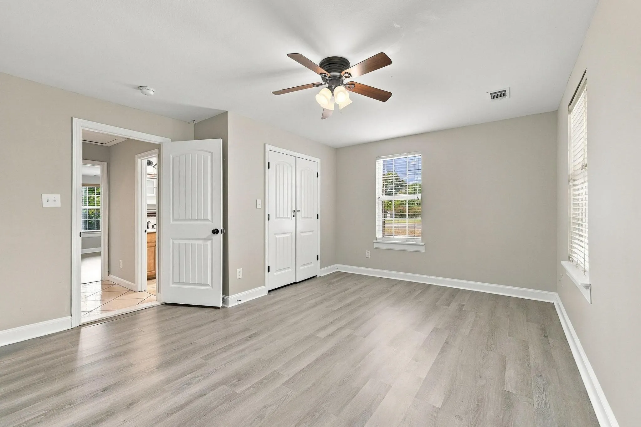 Single Family Residence For Sale in Grayson County , 424 W Sears Street, Denison, Texas 75020, 4 Bedroom, 2 Bathroom, Garage spaces, 1,852 Sqft, built in 1900, mls#21394774, Real Estate Agent in Denison, Homes For Sale in Grayson county, Homes For Sale in Denison, Realtor in Denison Texas, Real Estate Brokerage Independent Realty Texas, Luminita Cordes Realtor