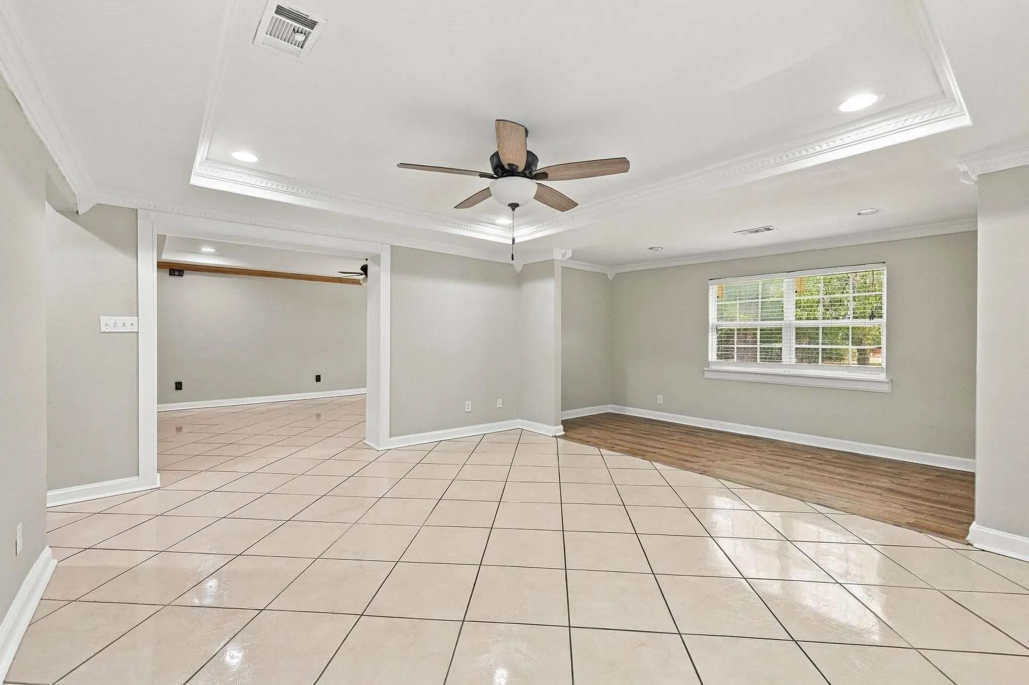 Single Family Residence For Sale in Grayson County , 424 W Sears Street, Denison, Texas 75020, 4 Bedroom, 2 Bathroom, Garage spaces, 1,852 Sqft, built in 1900, mls#21394774, Real Estate Agent in Denison, Homes For Sale in Grayson county, Homes For Sale in Denison, Realtor in Denison Texas, Real Estate Brokerage Independent Realty Texas, Luminita Cordes Realtor