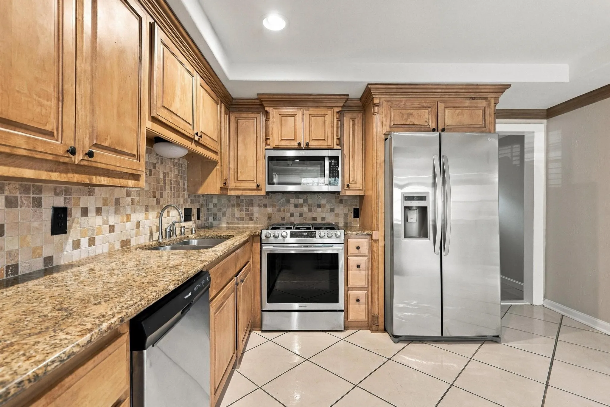 Single Family Residence For Sale in Grayson County , 424 W Sears Street, Denison, Texas 75020, 4 Bedroom, 2 Bathroom, Garage spaces, 1,852 Sqft, built in 1900, mls#21394774, Real Estate Agent in Denison, Homes For Sale in Grayson county, Homes For Sale in Denison, Realtor in Denison Texas, Real Estate Brokerage Independent Realty Texas, Luminita Cordes Realtor
