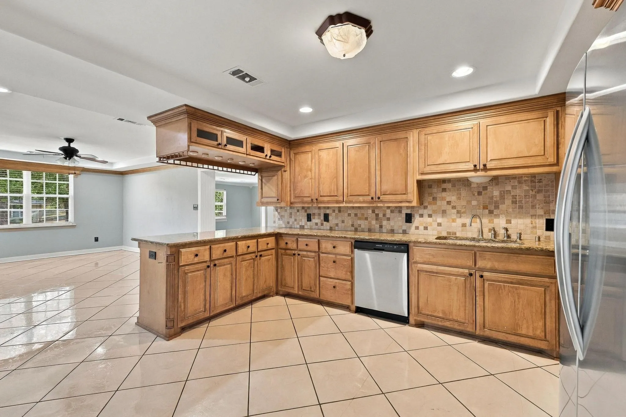 Single Family Residence For Sale in Grayson County , 424 W Sears Street, Denison, Texas 75020, 4 Bedroom, 2 Bathroom, Garage spaces, 1,852 Sqft, built in 1900, mls#21394774, Real Estate Agent in Denison, Homes For Sale in Grayson county, Homes For Sale in Denison, Realtor in Denison Texas, Real Estate Brokerage Independent Realty Texas, Luminita Cordes Realtor