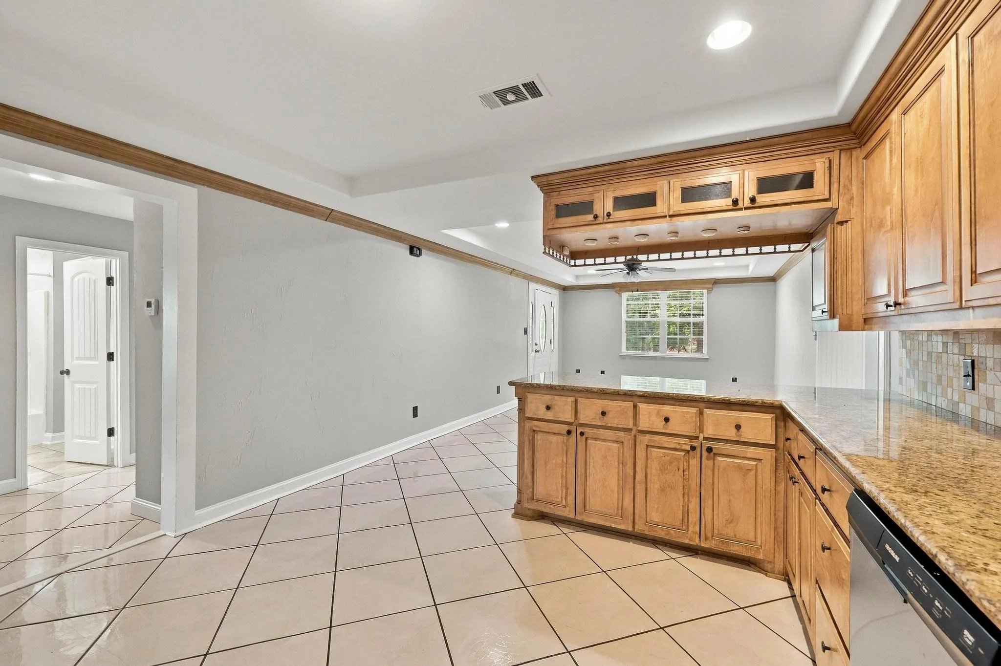 Single Family Residence For Sale in Grayson County , 424 W Sears Street, Denison, Texas 75020, 4 Bedroom, 2 Bathroom, Garage spaces, 1,852 Sqft, built in 1900, mls#21394774, Real Estate Agent in Denison, Homes For Sale in Grayson county, Homes For Sale in Denison, Realtor in Denison Texas, Real Estate Brokerage Independent Realty Texas, Luminita Cordes Realtor