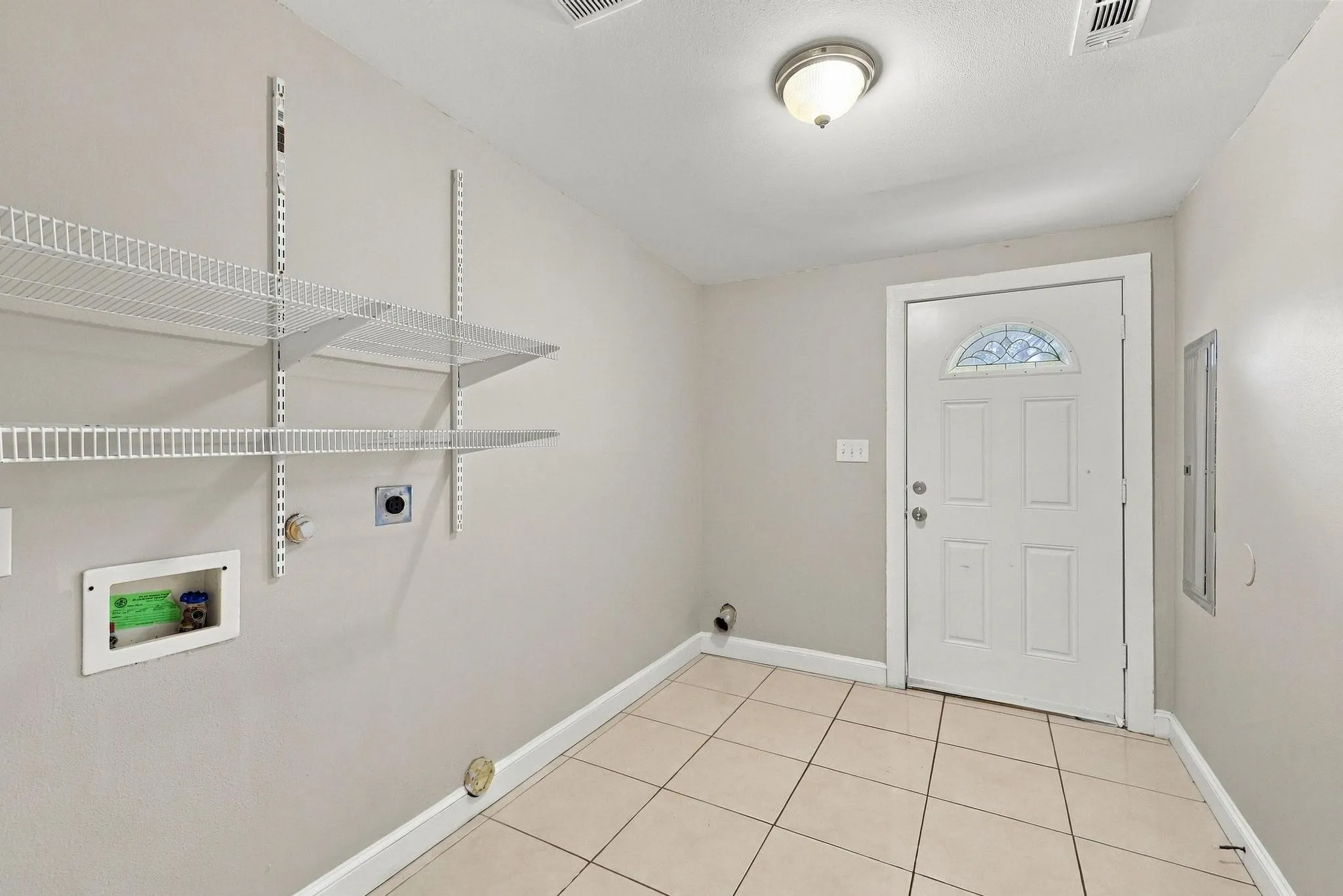 Single Family Residence For Sale in Grayson County , 424 W Sears Street, Denison, Texas 75020, 4 Bedroom, 2 Bathroom, Garage spaces, 1,852 Sqft, built in 1900, mls#21394774, Real Estate Agent in Denison, Homes For Sale in Grayson county, Homes For Sale in Denison, Realtor in Denison Texas, Real Estate Brokerage Independent Realty Texas, Luminita Cordes Realtor