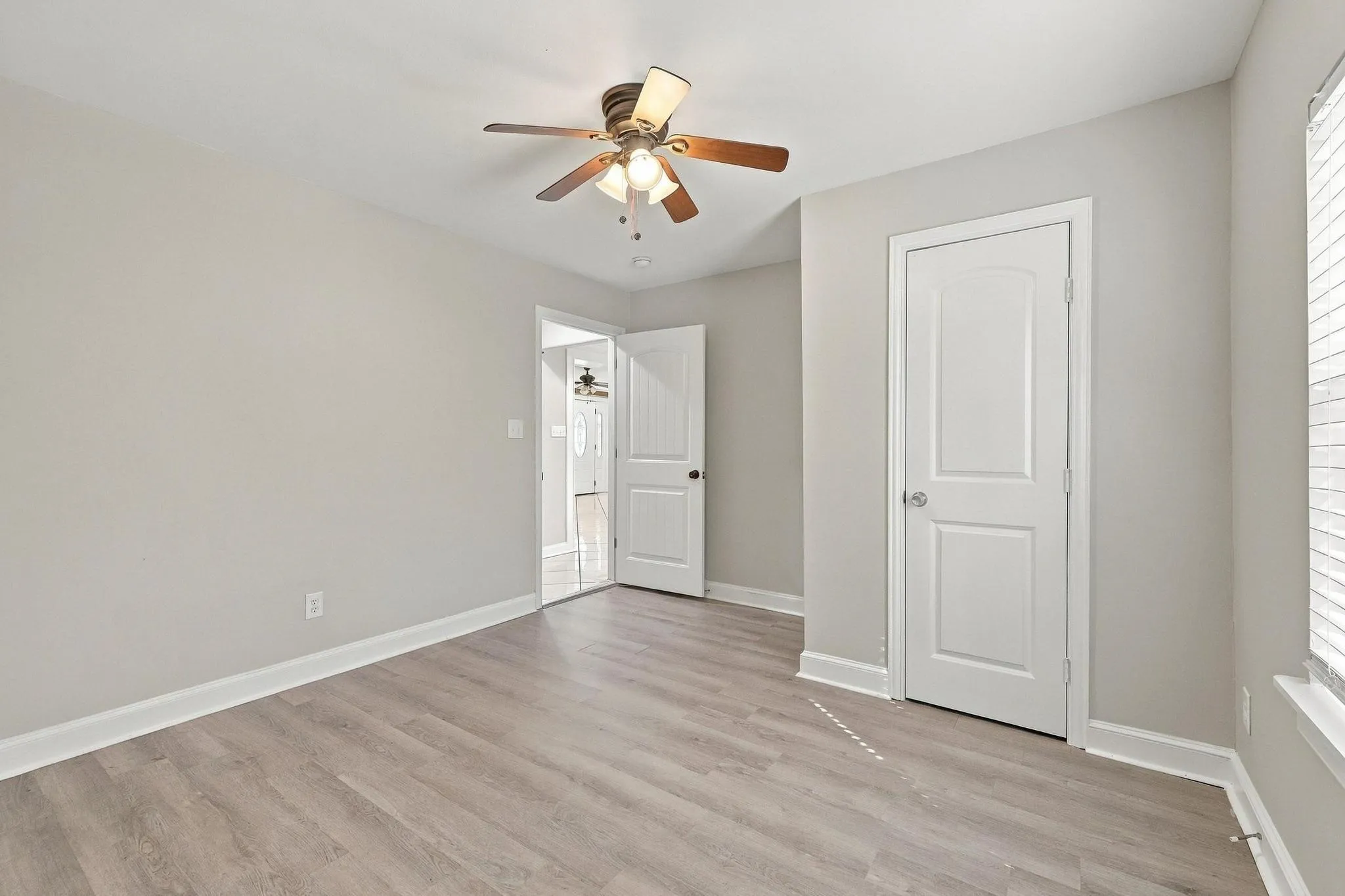 Single Family Residence For Sale in Grayson County , 424 W Sears Street, Denison, Texas 75020, 4 Bedroom, 2 Bathroom, Garage spaces, 1,852 Sqft, built in 1900, mls#21394774, Real Estate Agent in Denison, Homes For Sale in Grayson county, Homes For Sale in Denison, Realtor in Denison Texas, Real Estate Brokerage Independent Realty Texas, Luminita Cordes Realtor