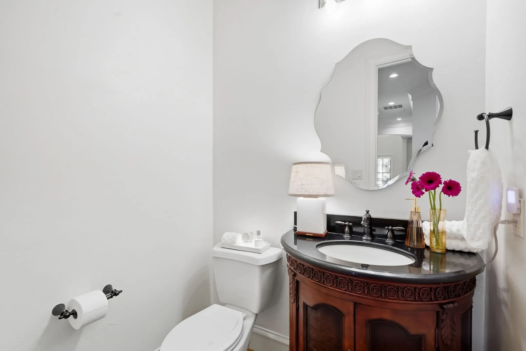 Single Family Residence For Sale in Tarrant County , 1721 Fountain Pass Drive, Colleyville, Texas 76034, 3 Bedroom, 4 Bathroom, 2 Garage spaces, 2,850 Sqft, built in 2008, mls#21389410, Real Estate Agent in Colleyville, Homes For Sale in Tarrant county, Homes For Sale in Colleyville, Realtor in Colleyville Texas, Real Estate Brokerage Independent Realty Texas, Luminita Cordes Realtor