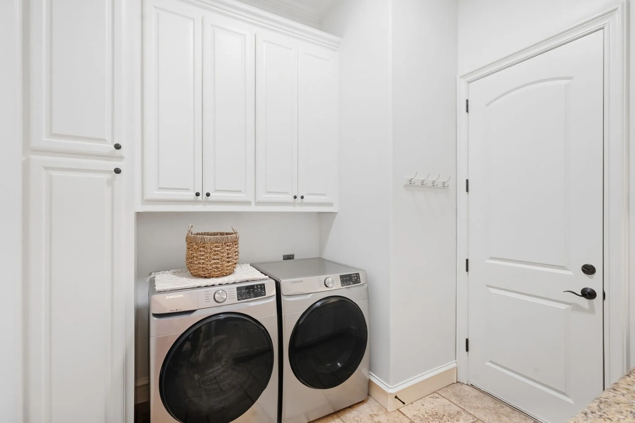 Single Family Residence For Sale in Tarrant County , 1721 Fountain Pass Drive, Colleyville, Texas 76034, 3 Bedroom, 4 Bathroom, 2 Garage spaces, 2,850 Sqft, built in 2008, mls#21389410, Real Estate Agent in Colleyville, Homes For Sale in Tarrant county, Homes For Sale in Colleyville, Realtor in Colleyville Texas, Real Estate Brokerage Independent Realty Texas, Luminita Cordes Realtor