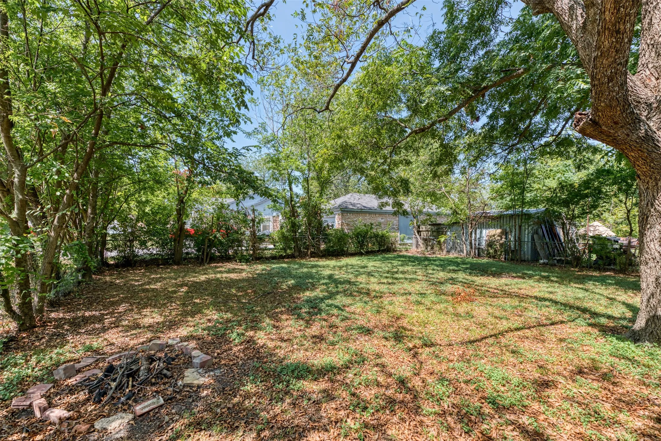 Single Family Residence For Rent in Van Zandt County , 247 E North Street, Wills Point, Texas 75169, 2 Bedroom, 1 Bathroom, 1 Garage spaces, 1,060 Sqft, built in 1949, mls#21391815, Real Estate Agent in Wills Point, Homes For Rent in Van Zandt county, Homes For Rent in Wills Point, Realtor in Wills Point Texas, Real Estate Brokerage Independent Realty Texas, Luminita Cordes Realtor