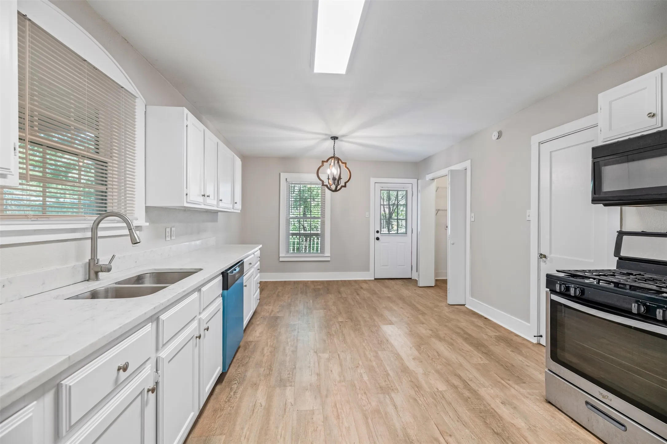 Single Family Residence For Rent in Van Zandt County , 247 E North Street, Wills Point, Texas 75169, 2 Bedroom, 1 Bathroom, 1 Garage spaces, 1,060 Sqft, built in 1949, mls#21391815, Real Estate Agent in Wills Point, Homes For Rent in Van Zandt county, Homes For Rent in Wills Point, Realtor in Wills Point Texas, Real Estate Brokerage Independent Realty Texas, Luminita Cordes Realtor