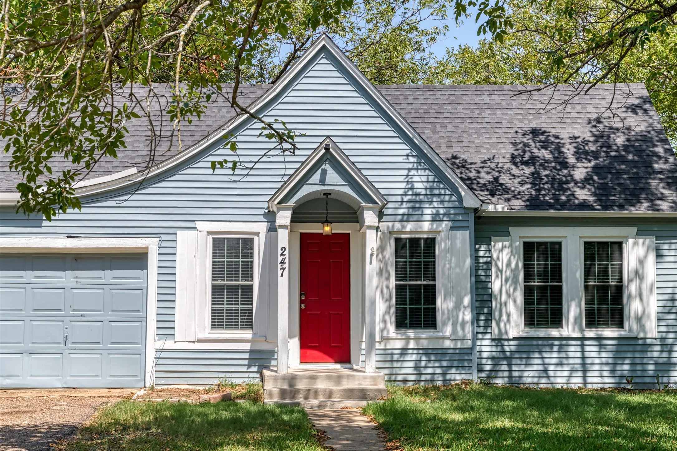 Single Family Residence For Rent in Van Zandt County , 247 E North Street, Wills Point, Texas 75169, 2 Bedroom, 1 Bathroom, 1 Garage spaces, 1,060 Sqft, built in 1949, mls#21391815, Real Estate Agent in Wills Point, Homes For Rent in Van Zandt county, Homes For Rent in Wills Point, Realtor in Wills Point Texas, Real Estate Brokerage Independent Realty Texas, Luminita Cordes Realtor