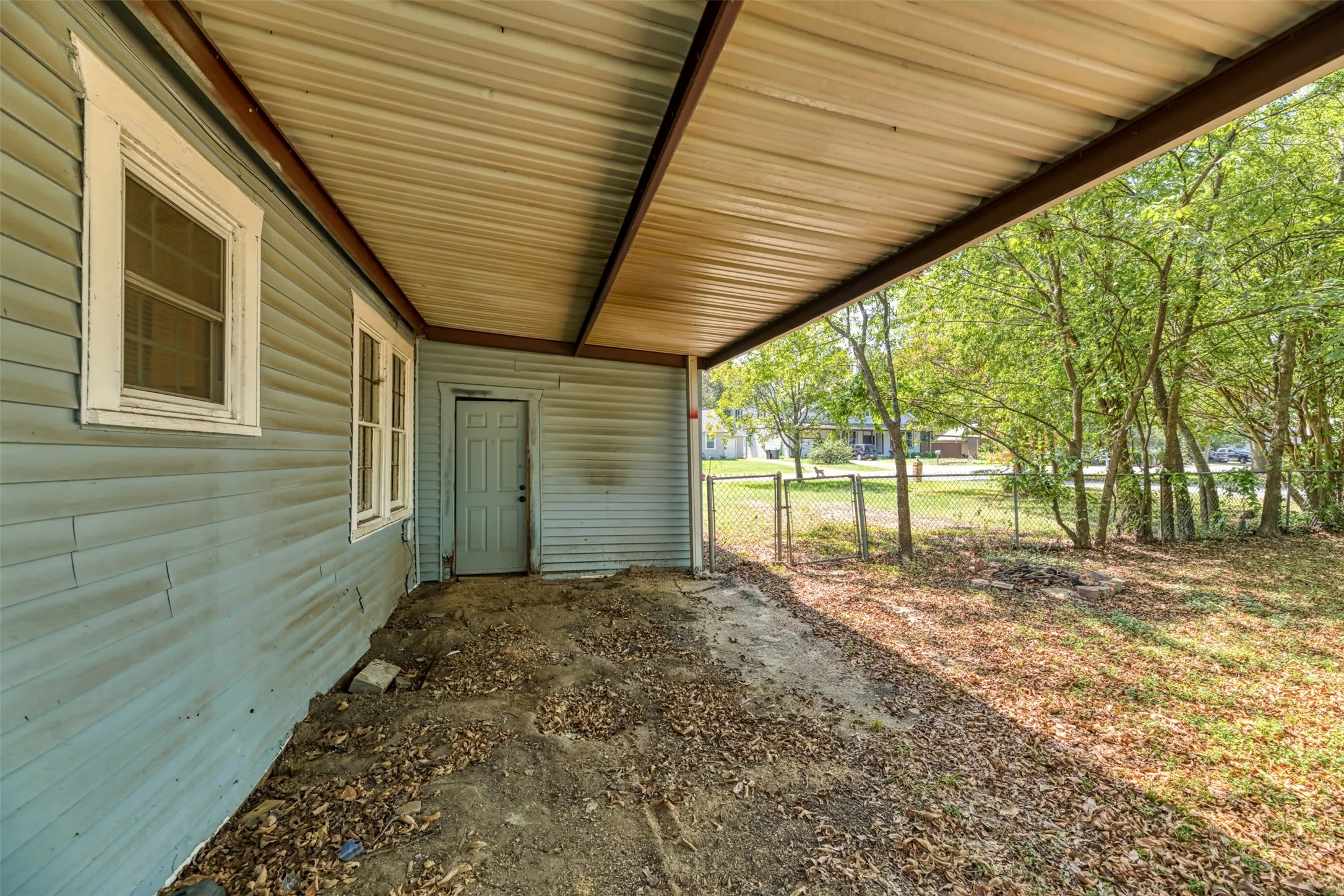 Single Family Residence For Rent in Van Zandt County , 247 E North Street, Wills Point, Texas 75169, 2 Bedroom, 1 Bathroom, 1 Garage spaces, 1,060 Sqft, built in 1949, mls#21391815, Real Estate Agent in Wills Point, Homes For Rent in Van Zandt county, Homes For Rent in Wills Point, Realtor in Wills Point Texas, Real Estate Brokerage Independent Realty Texas, Luminita Cordes Realtor