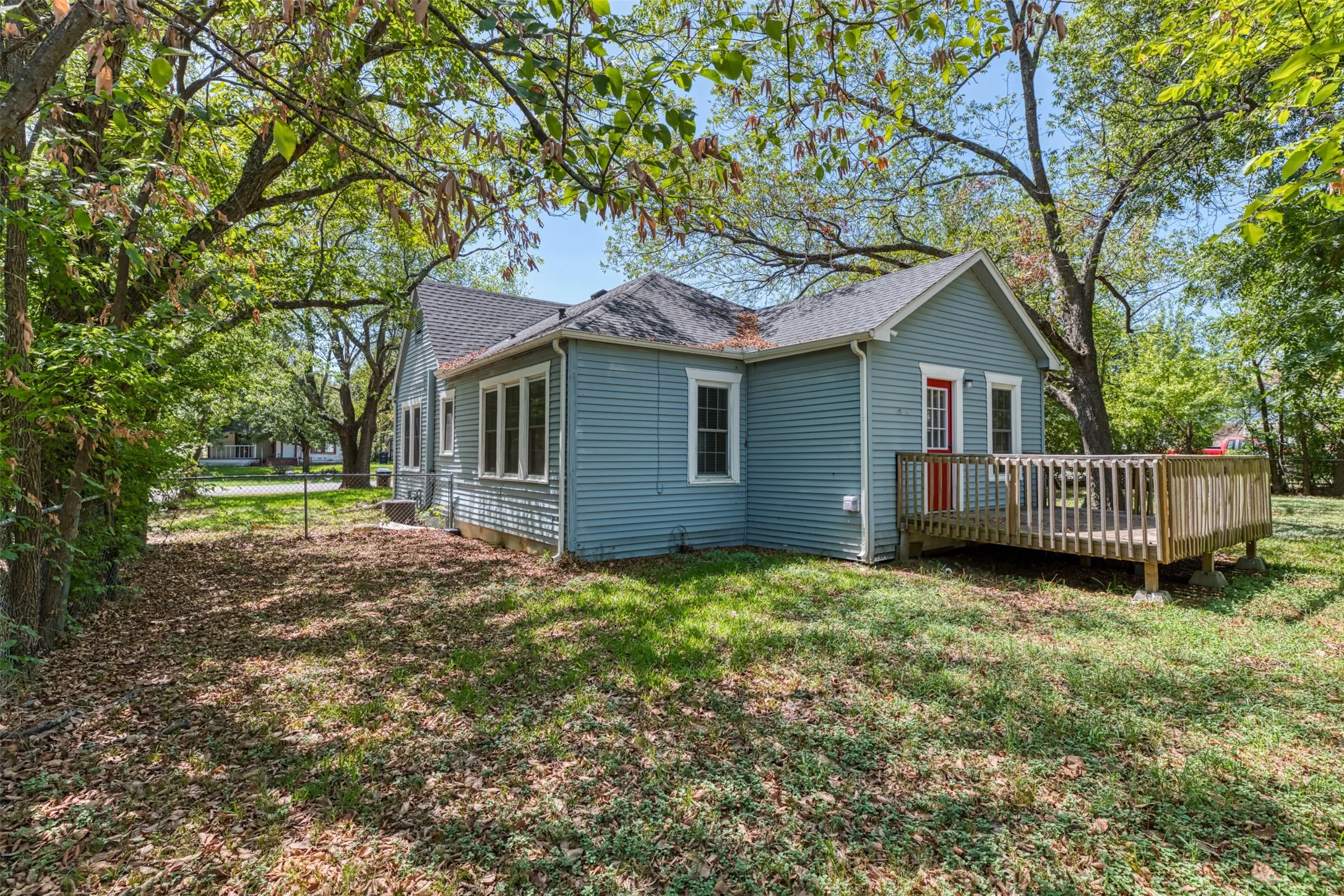 Single Family Residence For Rent in Van Zandt County , 247 E North Street, Wills Point, Texas 75169, 2 Bedroom, 1 Bathroom, 1 Garage spaces, 1,060 Sqft, built in 1949, mls#21391815, Real Estate Agent in Wills Point, Homes For Rent in Van Zandt county, Homes For Rent in Wills Point, Realtor in Wills Point Texas, Real Estate Brokerage Independent Realty Texas, Luminita Cordes Realtor