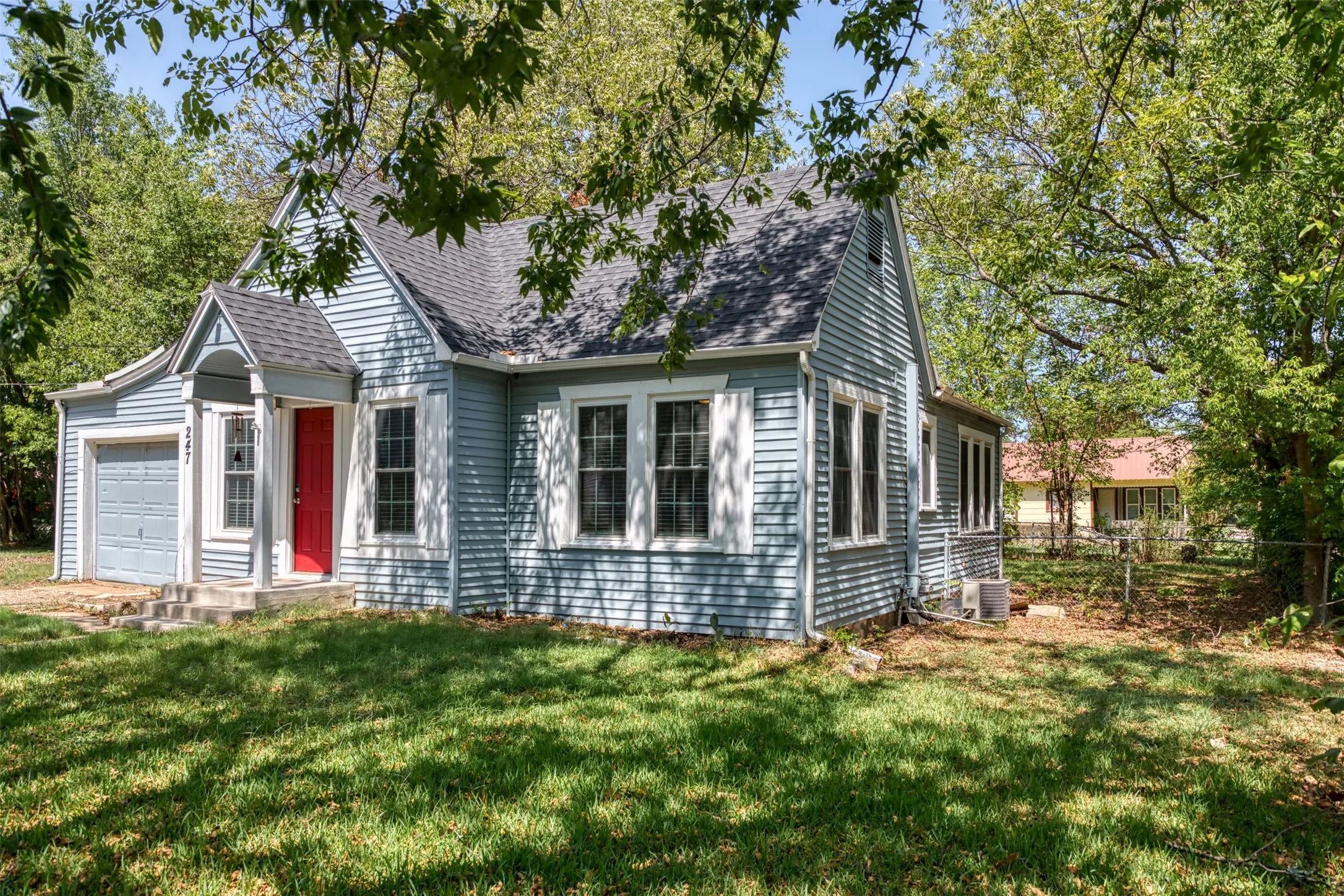 Single Family Residence For Rent in Van Zandt County , 247 E North Street, Wills Point, Texas 75169, 2 Bedroom, 1 Bathroom, 1 Garage spaces, 1,060 Sqft, built in 1949, mls#21391815, Real Estate Agent in Wills Point, Homes For Rent in Van Zandt county, Homes For Rent in Wills Point, Realtor in Wills Point Texas, Real Estate Brokerage Independent Realty Texas, Luminita Cordes Realtor