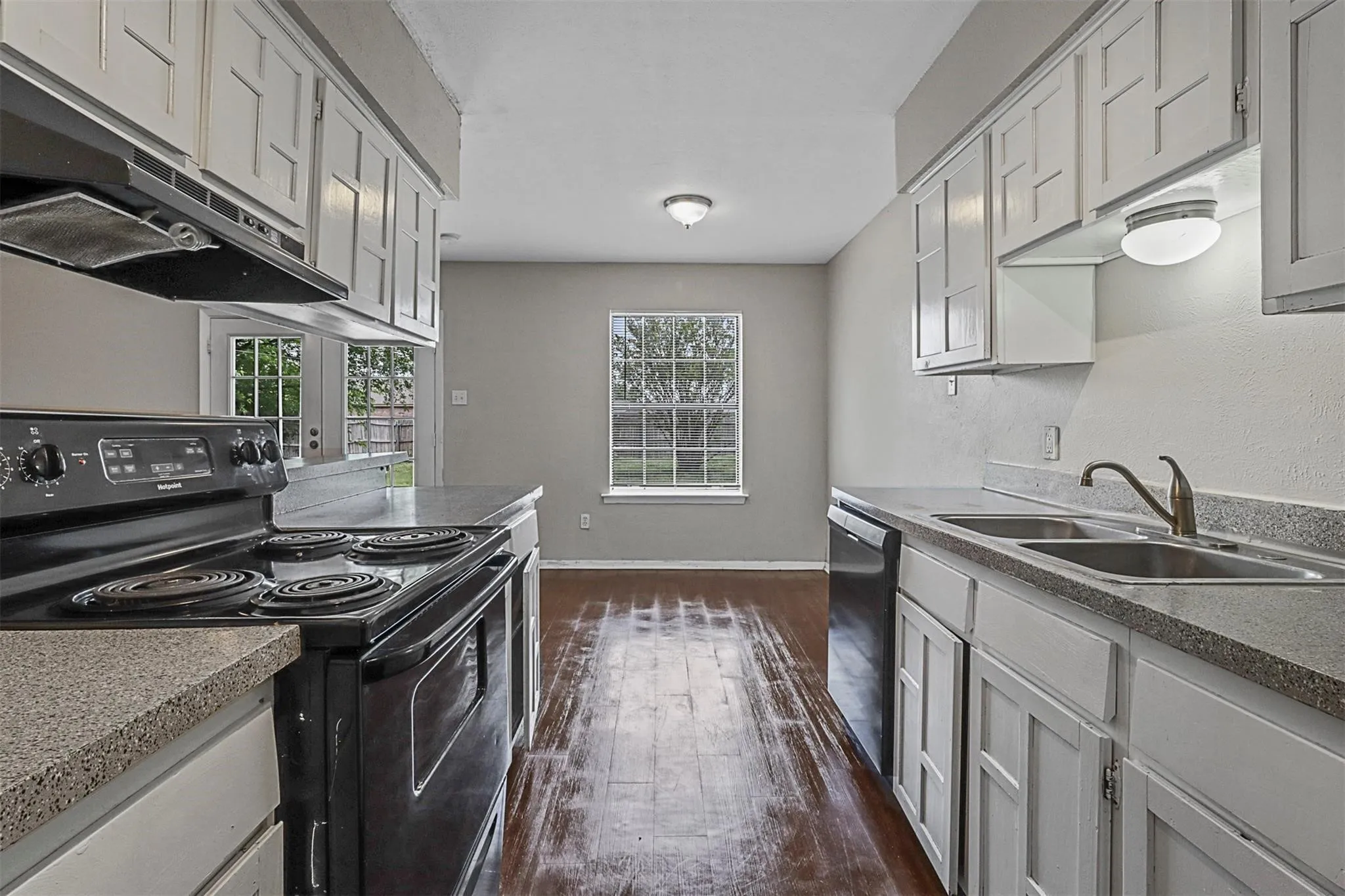 Single Family Residence For Rent in Tarrant County , 7012 Lincolnshire Lane, North Richland Hills, Texas 76182, 3 Bedroom, 2 Bathroom, 1 Garage spaces, 1,268 Sqft, built in 1978, mls#21395178, Real Estate Agent in North Richland Hills, Homes For Rent in Tarrant county, Homes For Rent in North Richland Hills, Realtor in North Richland Hills Texas, Real Estate Brokerage Independent Realty Texas, Luminita Cordes Realtor