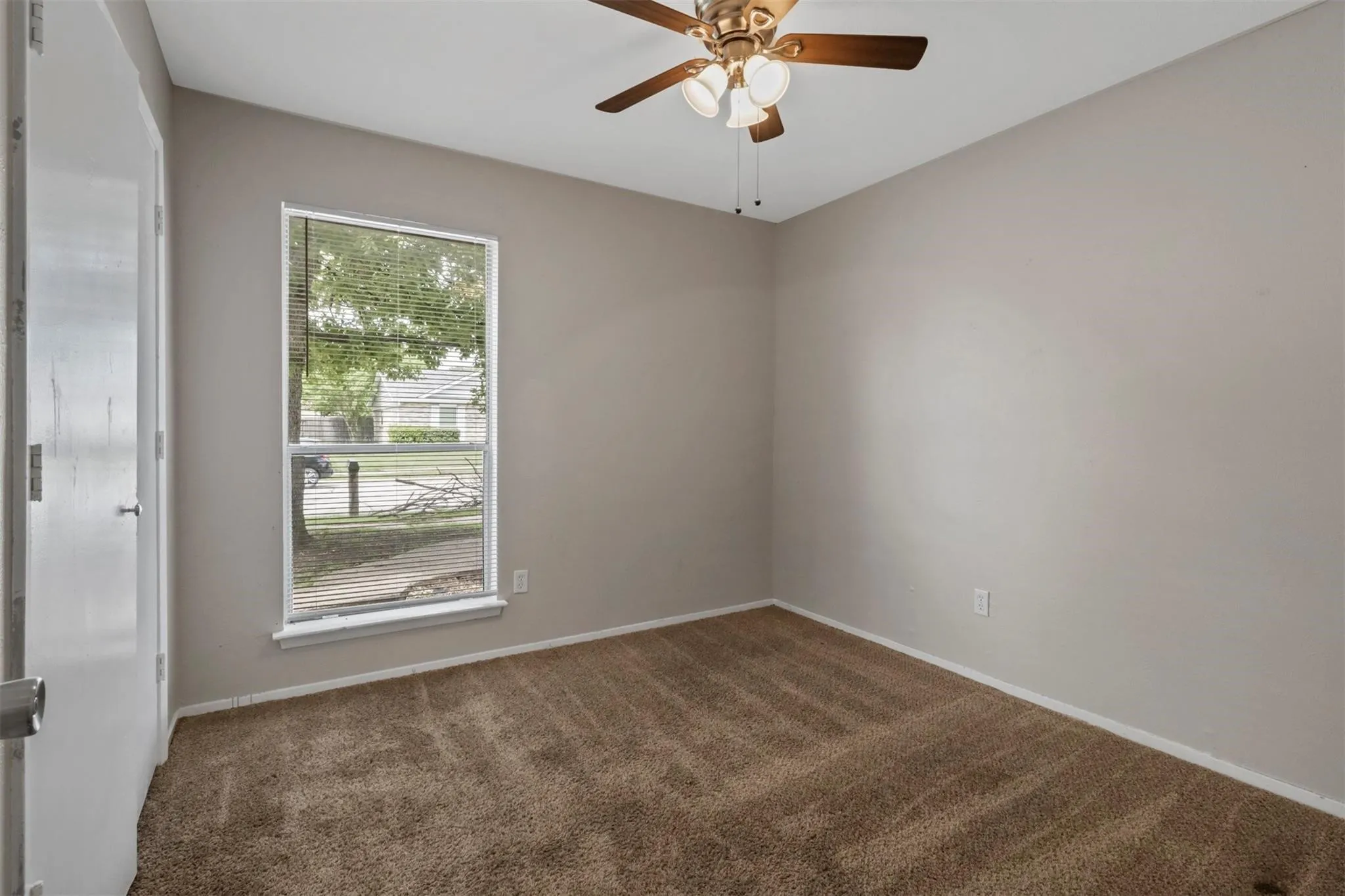 Single Family Residence For Rent in Tarrant County , 7012 Lincolnshire Lane, North Richland Hills, Texas 76182, 3 Bedroom, 2 Bathroom, 1 Garage spaces, 1,268 Sqft, built in 1978, mls#21395178, Real Estate Agent in North Richland Hills, Homes For Rent in Tarrant county, Homes For Rent in North Richland Hills, Realtor in North Richland Hills Texas, Real Estate Brokerage Independent Realty Texas, Luminita Cordes Realtor