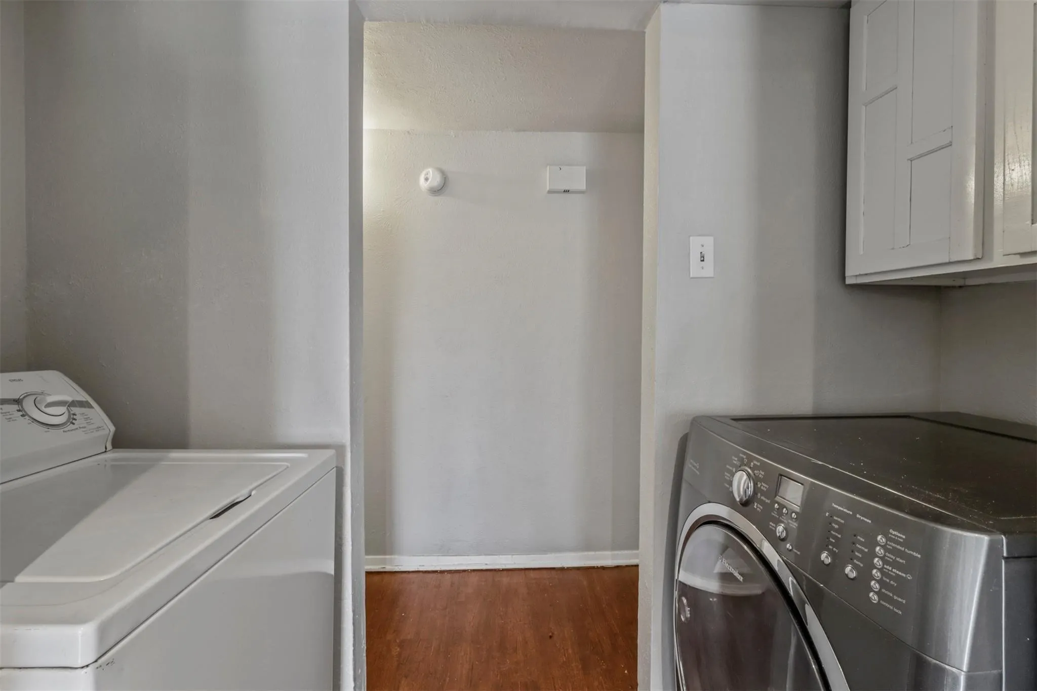Single Family Residence For Rent in Tarrant County , 7012 Lincolnshire Lane, North Richland Hills, Texas 76182, 3 Bedroom, 2 Bathroom, 1 Garage spaces, 1,268 Sqft, built in 1978, mls#21395178, Real Estate Agent in North Richland Hills, Homes For Rent in Tarrant county, Homes For Rent in North Richland Hills, Realtor in North Richland Hills Texas, Real Estate Brokerage Independent Realty Texas, Luminita Cordes Realtor
