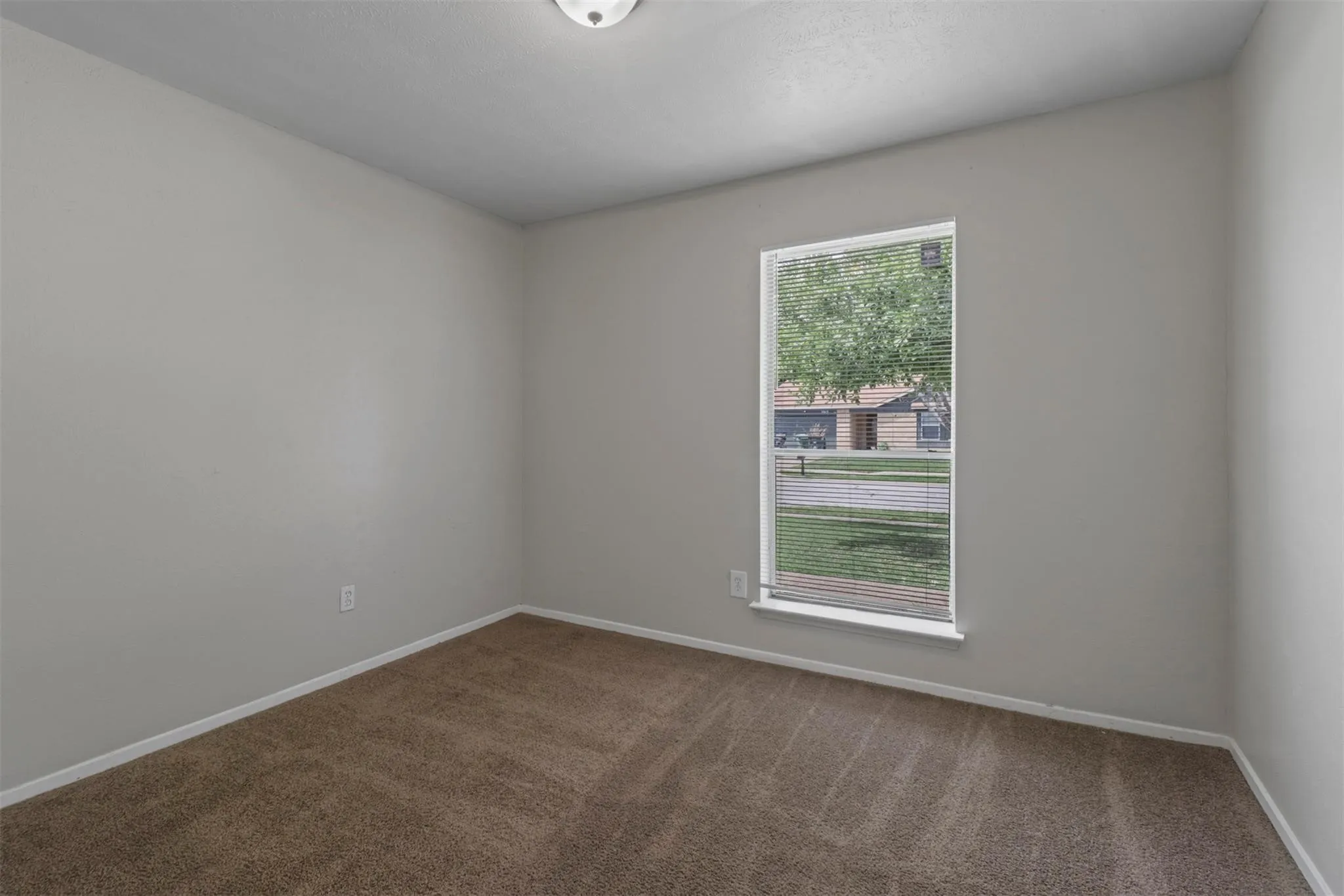 Single Family Residence For Rent in Tarrant County , 7012 Lincolnshire Lane, North Richland Hills, Texas 76182, 3 Bedroom, 2 Bathroom, 1 Garage spaces, 1,268 Sqft, built in 1978, mls#21395178, Real Estate Agent in North Richland Hills, Homes For Rent in Tarrant county, Homes For Rent in North Richland Hills, Realtor in North Richland Hills Texas, Real Estate Brokerage Independent Realty Texas, Luminita Cordes Realtor