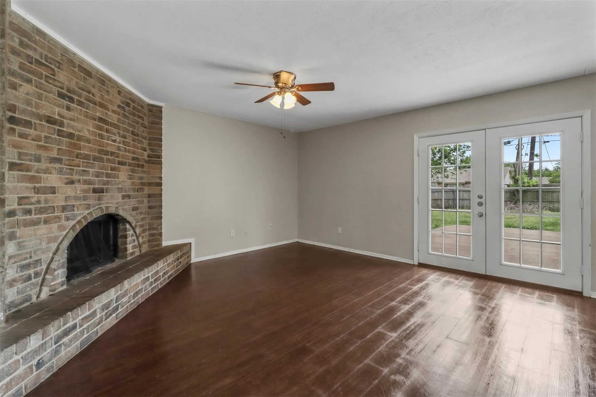 Single Family Residence For Rent in Tarrant County , 7012 Lincolnshire Lane, North Richland Hills, Texas 76182, 3 Bedroom, 2 Bathroom, 1 Garage spaces, 1,268 Sqft, built in 1978, mls#21395178, Real Estate Agent in North Richland Hills, Homes For Rent in Tarrant county, Homes For Rent in North Richland Hills, Realtor in North Richland Hills Texas, Real Estate Brokerage Independent Realty Texas, Luminita Cordes Realtor