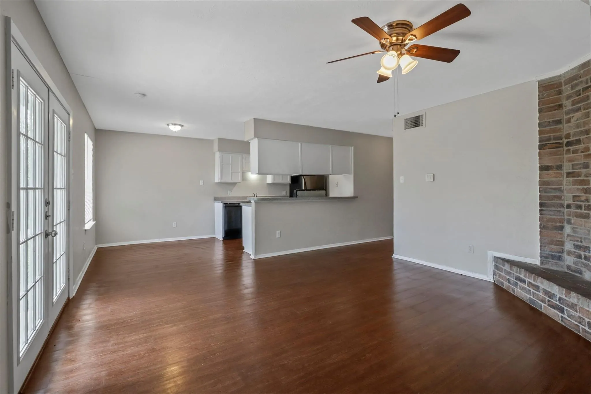 Single Family Residence For Rent in Tarrant County , 7012 Lincolnshire Lane, North Richland Hills, Texas 76182, 3 Bedroom, 2 Bathroom, 1 Garage spaces, 1,268 Sqft, built in 1978, mls#21395178, Real Estate Agent in North Richland Hills, Homes For Rent in Tarrant county, Homes For Rent in North Richland Hills, Realtor in North Richland Hills Texas, Real Estate Brokerage Independent Realty Texas, Luminita Cordes Realtor