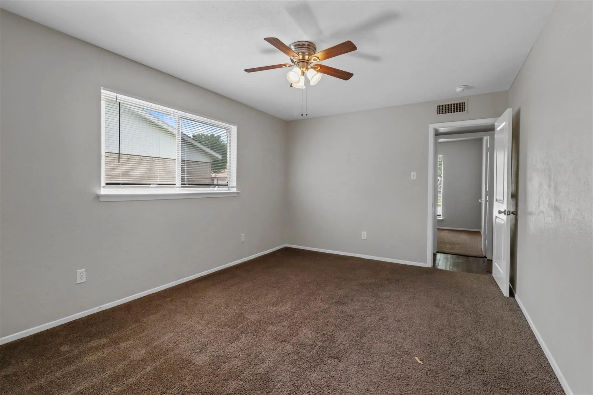 Single Family Residence For Rent in Tarrant County , 7012 Lincolnshire Lane, North Richland Hills, Texas 76182, 3 Bedroom, 2 Bathroom, 1 Garage spaces, 1,268 Sqft, built in 1978, mls#21395178, Real Estate Agent in North Richland Hills, Homes For Rent in Tarrant county, Homes For Rent in North Richland Hills, Realtor in North Richland Hills Texas, Real Estate Brokerage Independent Realty Texas, Luminita Cordes Realtor