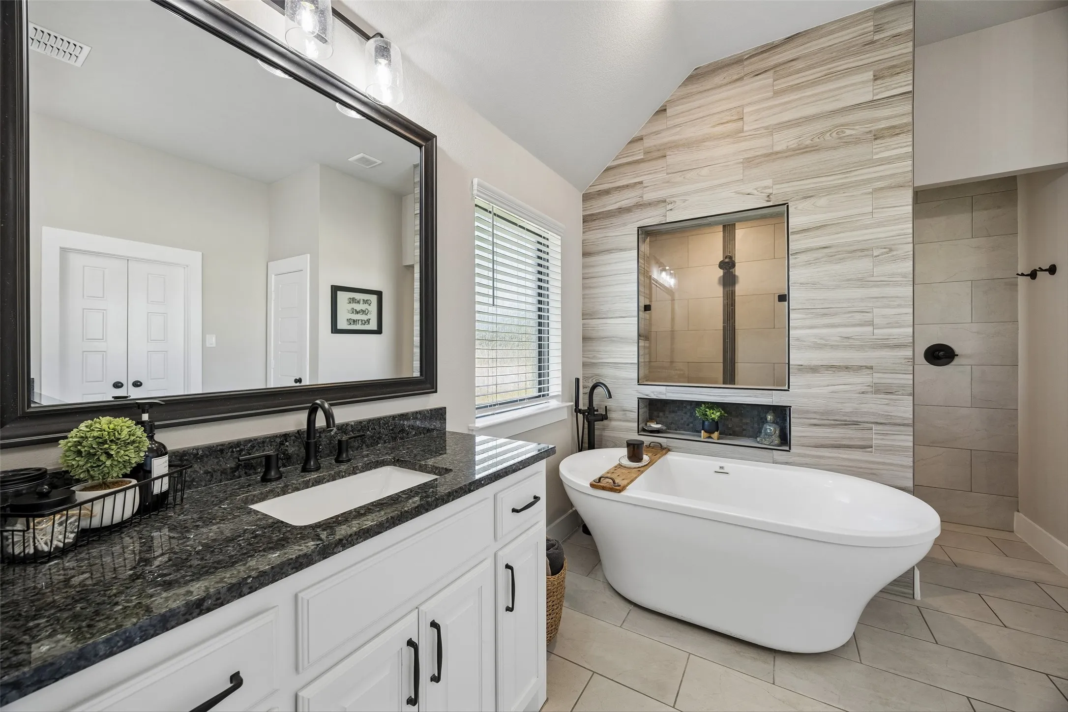Single Family Residence For Sale in Denton County , 1402 Oliver Creek Lane, Justin, Texas 76247, 4 Bedroom, 3 Bathroom, 3 Garage spaces, 3,116 Sqft, built in 2020, mls#21393545, Real Estate Agent in Justin, Homes For Sale in Denton county, Homes For Sale in Justin, Realtor in Justin Texas, Real Estate Brokerage Independent Realty Texas, Luminita Cordes Realtor