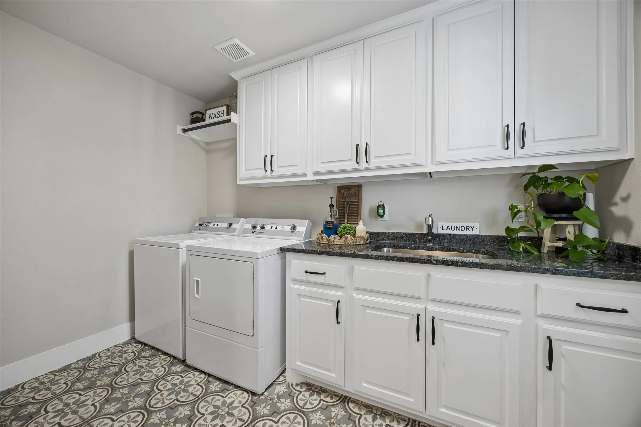 Single Family Residence For Sale in Denton County , 1402 Oliver Creek Lane, Justin, Texas 76247, 4 Bedroom, 3 Bathroom, 3 Garage spaces, 3,116 Sqft, built in 2020, mls#21393545, Real Estate Agent in Justin, Homes For Sale in Denton county, Homes For Sale in Justin, Realtor in Justin Texas, Real Estate Brokerage Independent Realty Texas, Luminita Cordes Realtor