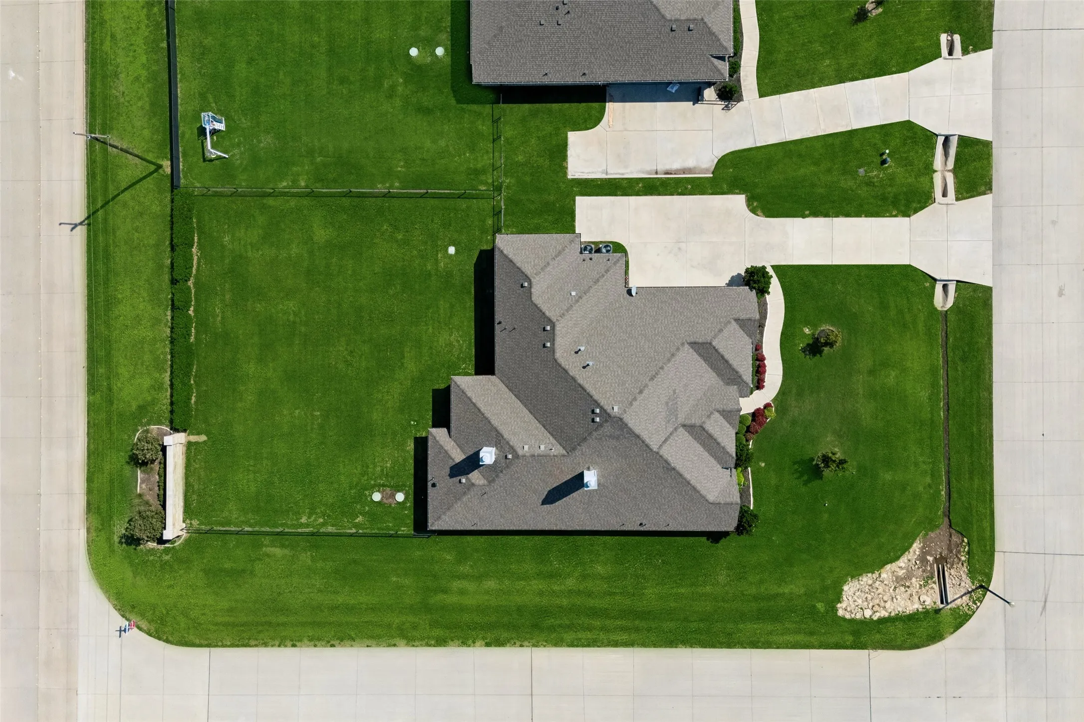 Single Family Residence For Sale in Denton County , 1402 Oliver Creek Lane, Justin, Texas 76247, 4 Bedroom, 3 Bathroom, 3 Garage spaces, 3,116 Sqft, built in 2020, mls#21393545, Real Estate Agent in Justin, Homes For Sale in Denton county, Homes For Sale in Justin, Realtor in Justin Texas, Real Estate Brokerage Independent Realty Texas, Luminita Cordes Realtor