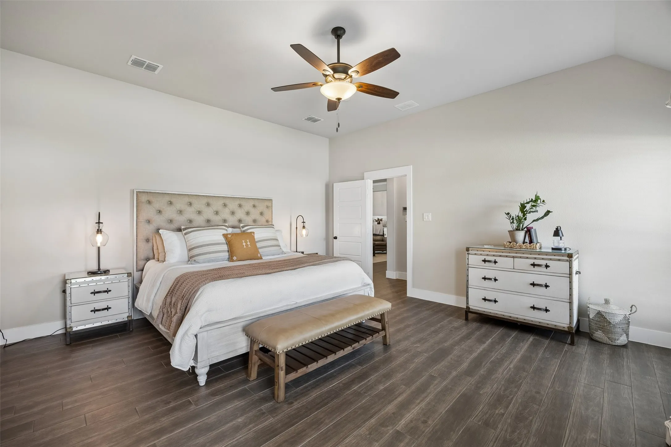 Single Family Residence For Sale in Denton County , 1402 Oliver Creek Lane, Justin, Texas 76247, 4 Bedroom, 3 Bathroom, 3 Garage spaces, 3,116 Sqft, built in 2020, mls#21393545, Real Estate Agent in Justin, Homes For Sale in Denton county, Homes For Sale in Justin, Realtor in Justin Texas, Real Estate Brokerage Independent Realty Texas, Luminita Cordes Realtor