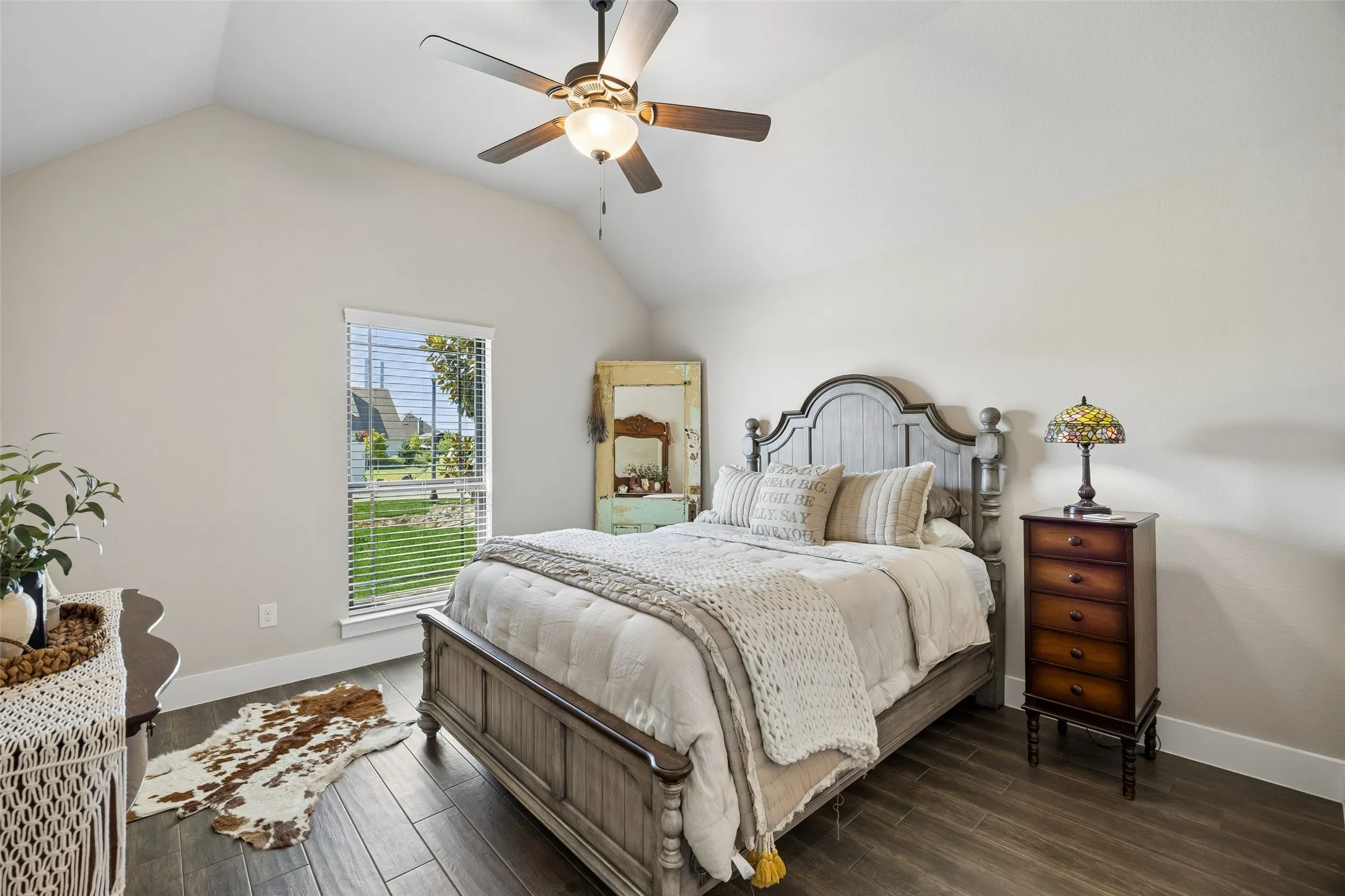 Single Family Residence For Sale in Denton County , 1402 Oliver Creek Lane, Justin, Texas 76247, 4 Bedroom, 3 Bathroom, 3 Garage spaces, 3,116 Sqft, built in 2020, mls#21393545, Real Estate Agent in Justin, Homes For Sale in Denton county, Homes For Sale in Justin, Realtor in Justin Texas, Real Estate Brokerage Independent Realty Texas, Luminita Cordes Realtor