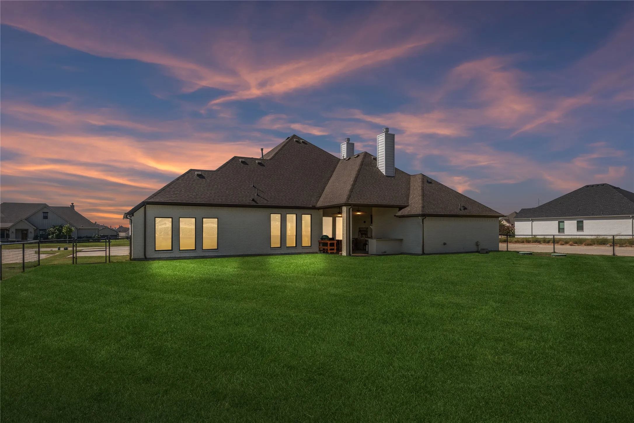 Single Family Residence For Sale in Denton County , 1402 Oliver Creek Lane, Justin, Texas 76247, 4 Bedroom, 3 Bathroom, 3 Garage spaces, 3,116 Sqft, built in 2020, mls#21393545, Real Estate Agent in Justin, Homes For Sale in Denton county, Homes For Sale in Justin, Realtor in Justin Texas, Real Estate Brokerage Independent Realty Texas, Luminita Cordes Realtor