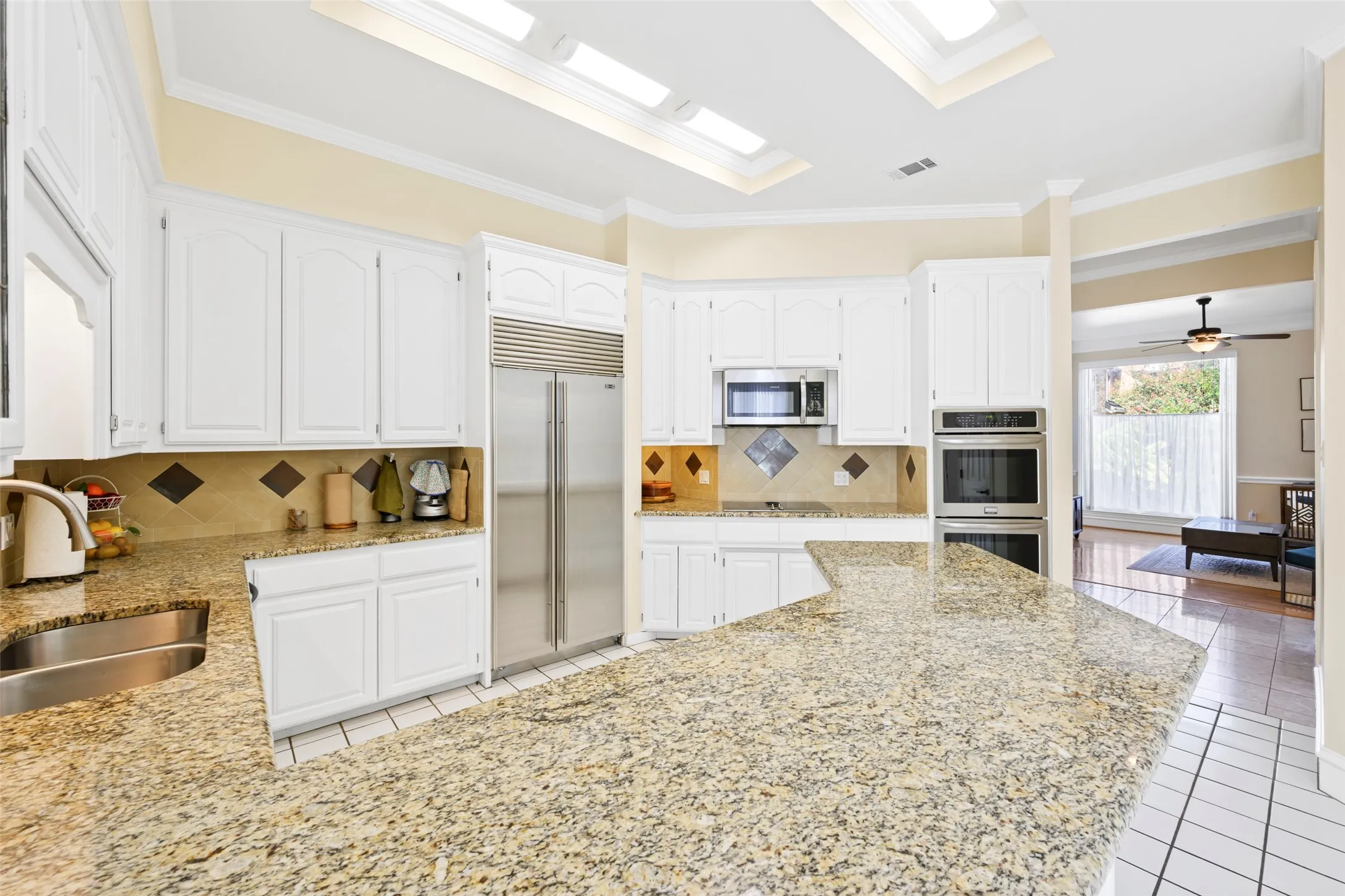 Single Family Residence For Sale in Tarrant County , 8404 Sunset Cove Drive, Fort Worth, Texas 76179, 3 Bedroom, 3 Bathroom, 2 Garage spaces, 2,732 Sqft, built in 1987, mls#21392757, Real Estate Agent in Fort Worth, Homes For Sale in Tarrant county, Homes For Sale in Fort Worth, Realtor in Fort Worth Texas, Real Estate Brokerage Independent Realty Texas, Luminita Cordes Realtor