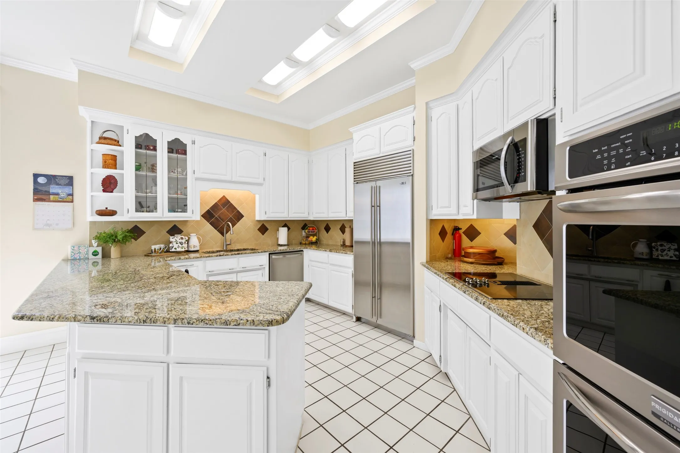 Single Family Residence For Sale in Tarrant County , 8404 Sunset Cove Drive, Fort Worth, Texas 76179, 3 Bedroom, 3 Bathroom, 2 Garage spaces, 2,732 Sqft, built in 1987, mls#21392757, Real Estate Agent in Fort Worth, Homes For Sale in Tarrant county, Homes For Sale in Fort Worth, Realtor in Fort Worth Texas, Real Estate Brokerage Independent Realty Texas, Luminita Cordes Realtor