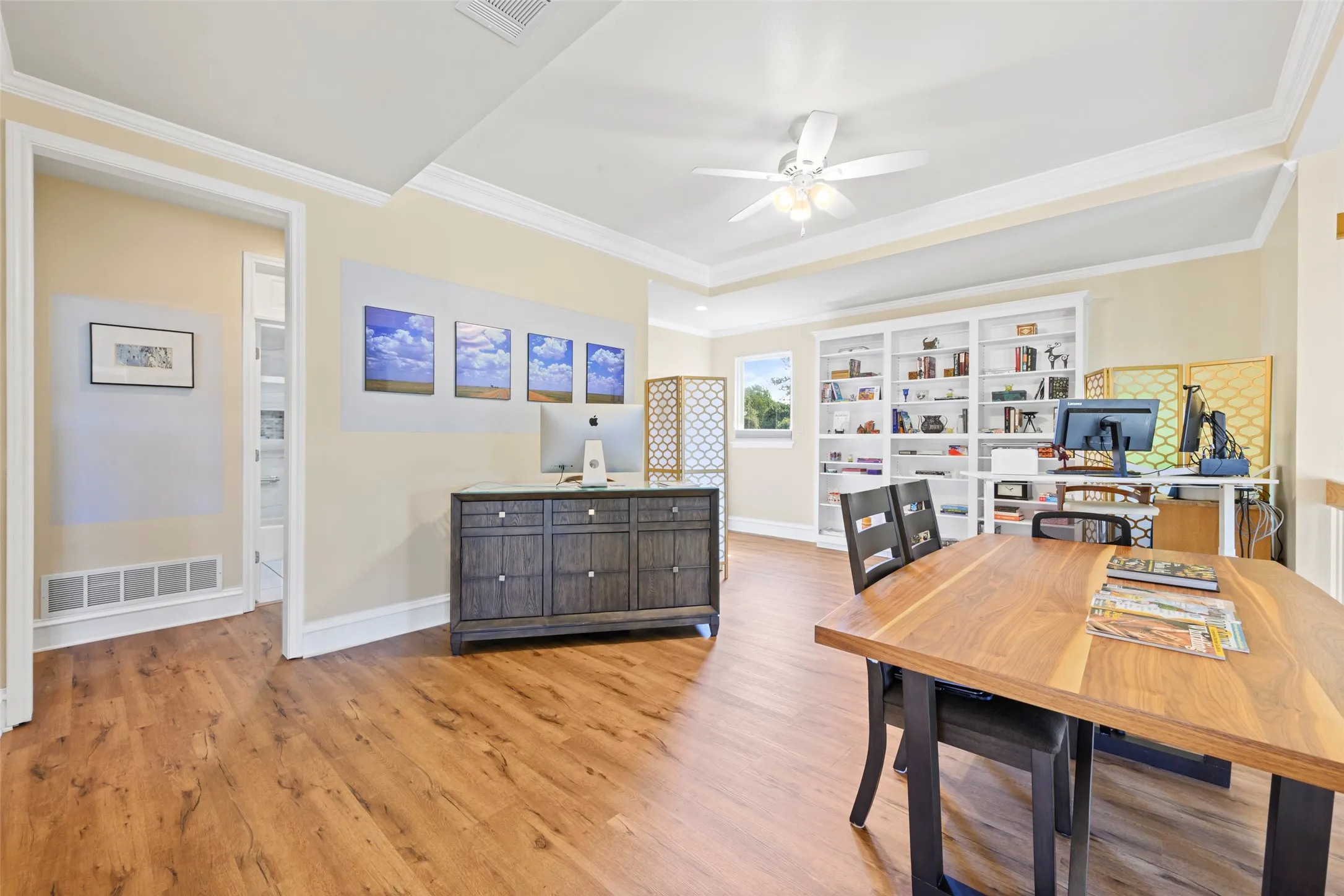 Single Family Residence For Sale in Tarrant County , 8404 Sunset Cove Drive, Fort Worth, Texas 76179, 3 Bedroom, 3 Bathroom, 2 Garage spaces, 2,732 Sqft, built in 1987, mls#21392757, Real Estate Agent in Fort Worth, Homes For Sale in Tarrant county, Homes For Sale in Fort Worth, Realtor in Fort Worth Texas, Real Estate Brokerage Independent Realty Texas, Luminita Cordes Realtor