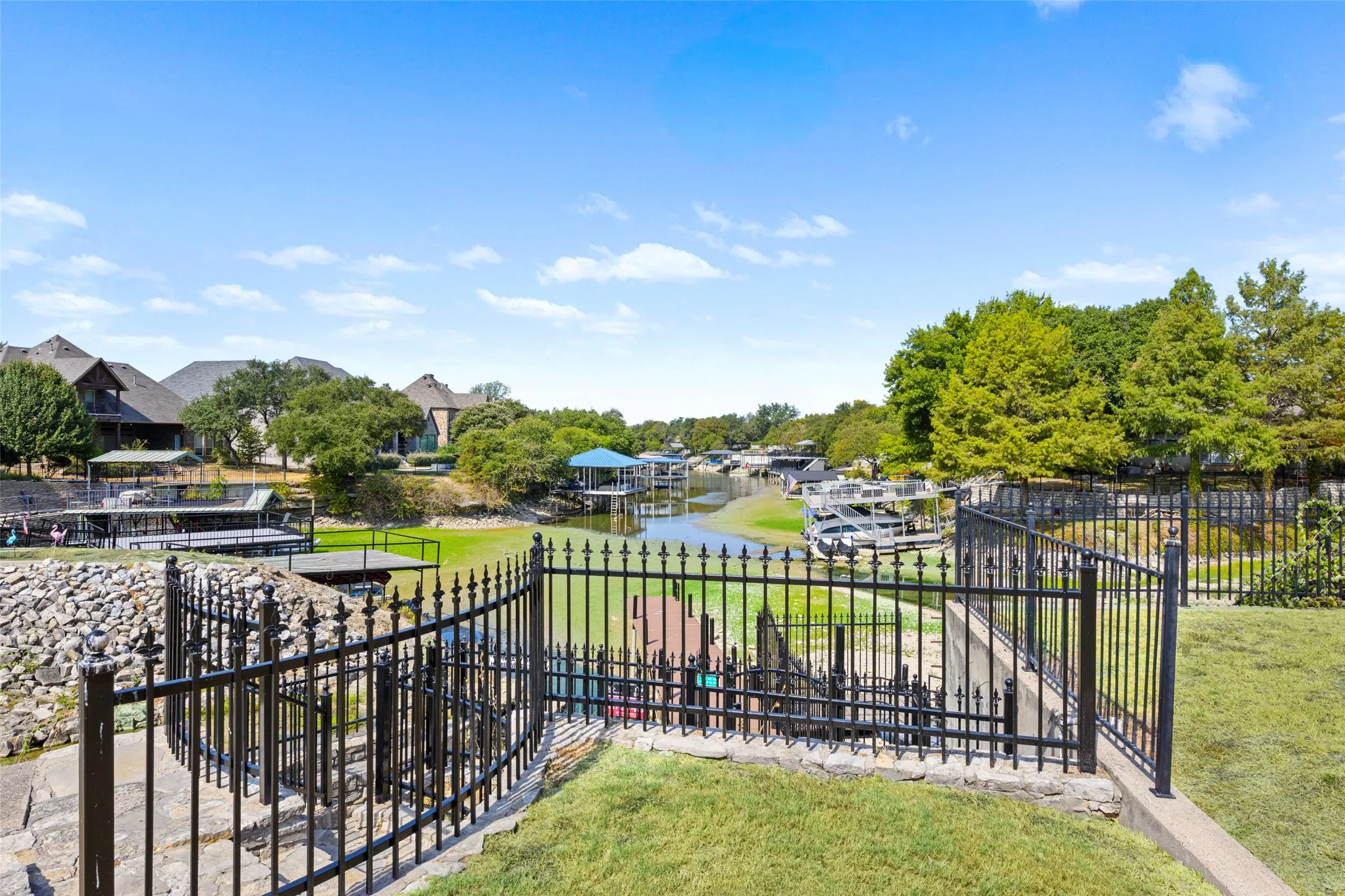 Single Family Residence For Sale in Tarrant County , 8404 Sunset Cove Drive, Fort Worth, Texas 76179, 3 Bedroom, 3 Bathroom, 2 Garage spaces, 2,732 Sqft, built in 1987, mls#21392757, Real Estate Agent in Fort Worth, Homes For Sale in Tarrant county, Homes For Sale in Fort Worth, Realtor in Fort Worth Texas, Real Estate Brokerage Independent Realty Texas, Luminita Cordes Realtor