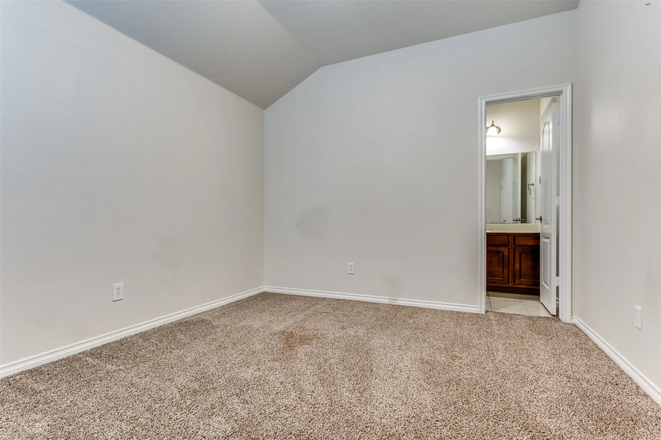 Townhouse For Rent in Collin County , 5662 Grosseto Drive, Frisco, Texas 75034, 2 Bedroom, 3 Bathroom, 2 Garage spaces, 1,670 Sqft, built in 2008, mls#21395184, Real Estate Agent in Frisco, Homes For Rent in Collin county, Homes For Rent in Frisco, Realtor in Frisco Texas, Real Estate Brokerage Independent Realty Texas, Luminita Cordes Realtor