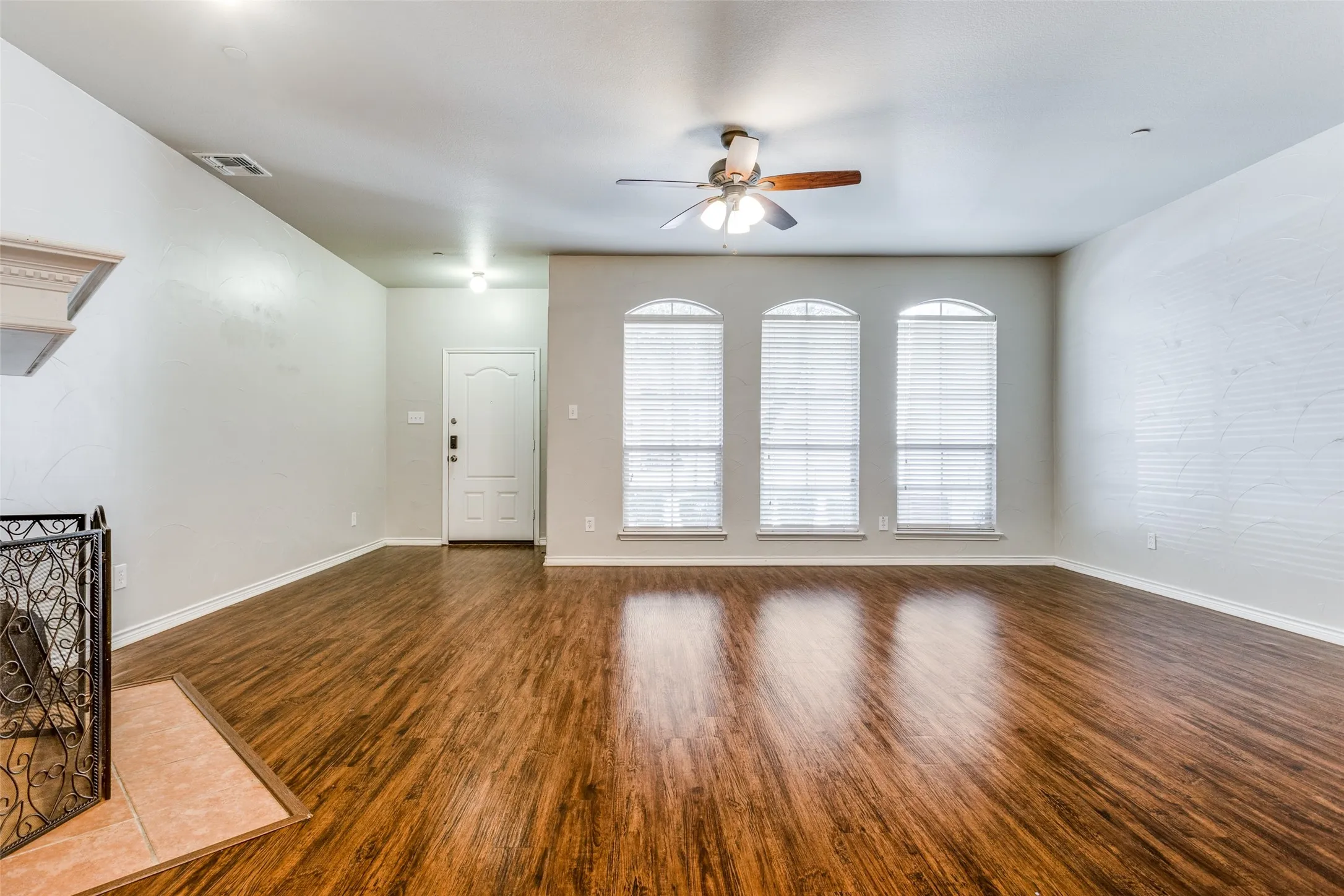 Townhouse For Rent in Collin County , 5662 Grosseto Drive, Frisco, Texas 75034, 2 Bedroom, 3 Bathroom, 2 Garage spaces, 1,670 Sqft, built in 2008, mls#21395184, Real Estate Agent in Frisco, Homes For Rent in Collin county, Homes For Rent in Frisco, Realtor in Frisco Texas, Real Estate Brokerage Independent Realty Texas, Luminita Cordes Realtor