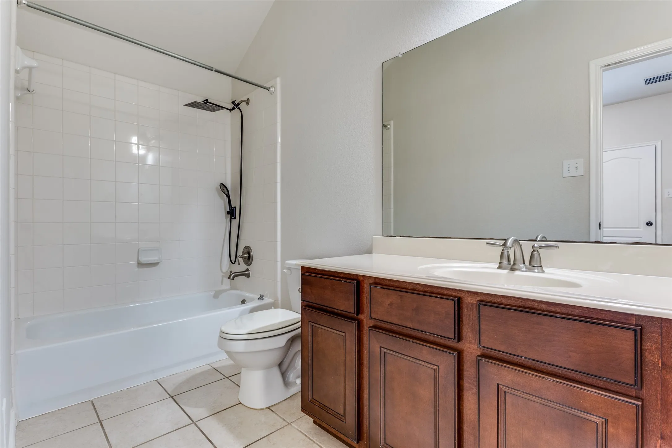 Townhouse For Rent in Collin County , 5662 Grosseto Drive, Frisco, Texas 75034, 2 Bedroom, 3 Bathroom, 2 Garage spaces, 1,670 Sqft, built in 2008, mls#21395184, Real Estate Agent in Frisco, Homes For Rent in Collin county, Homes For Rent in Frisco, Realtor in Frisco Texas, Real Estate Brokerage Independent Realty Texas, Luminita Cordes Realtor