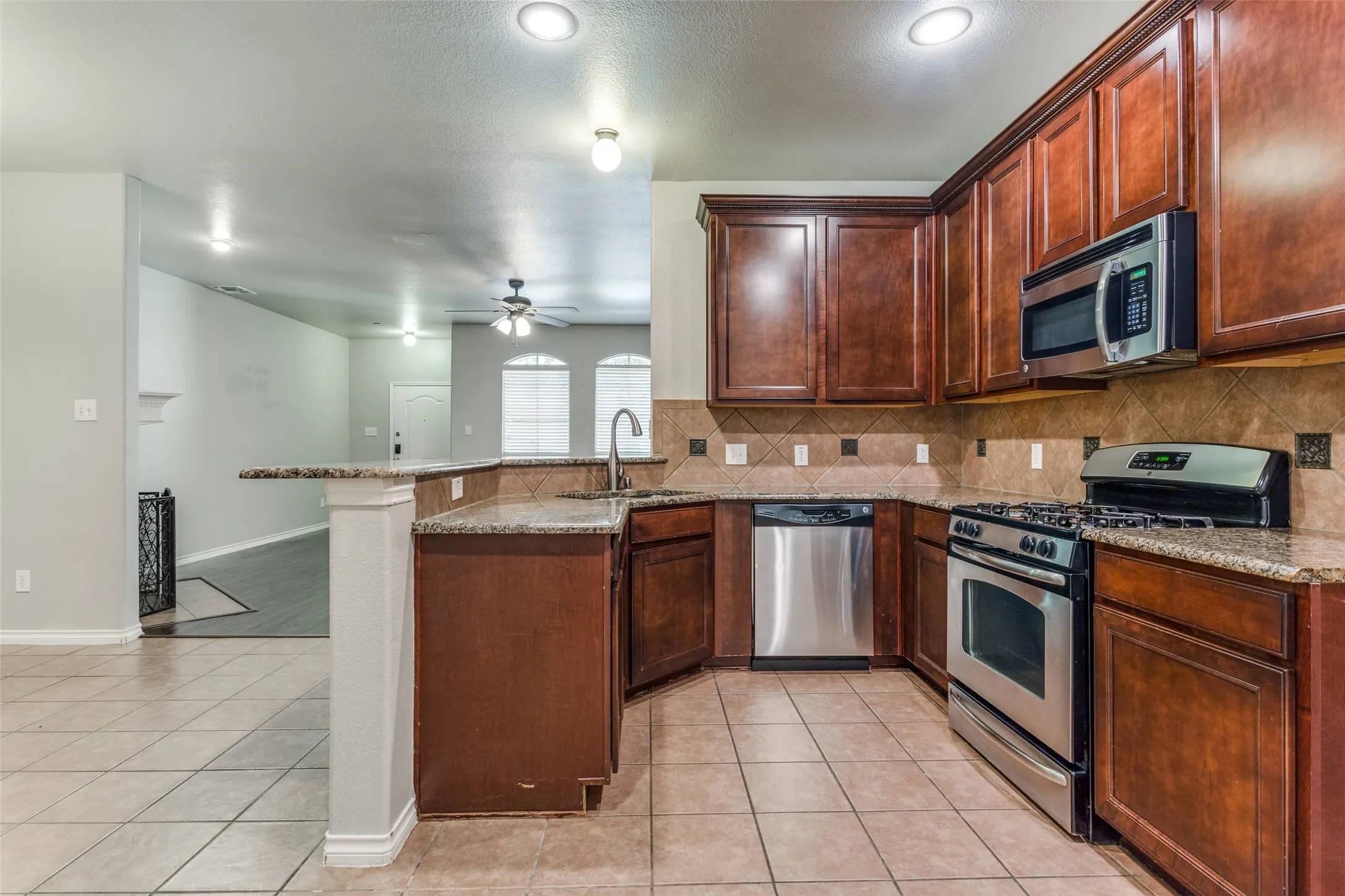 Townhouse For Rent in Collin County , 5662 Grosseto Drive, Frisco, Texas 75034, 2 Bedroom, 3 Bathroom, 2 Garage spaces, 1,670 Sqft, built in 2008, mls#21395184, Real Estate Agent in Frisco, Homes For Rent in Collin county, Homes For Rent in Frisco, Realtor in Frisco Texas, Real Estate Brokerage Independent Realty Texas, Luminita Cordes Realtor