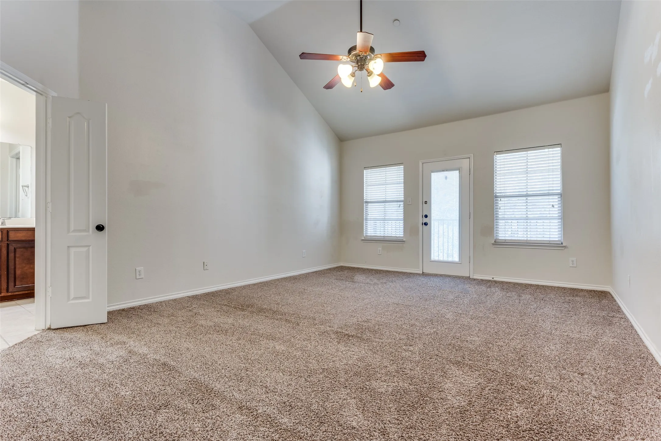 Townhouse For Rent in Collin County , 5662 Grosseto Drive, Frisco, Texas 75034, 2 Bedroom, 3 Bathroom, 2 Garage spaces, 1,670 Sqft, built in 2008, mls#21395184, Real Estate Agent in Frisco, Homes For Rent in Collin county, Homes For Rent in Frisco, Realtor in Frisco Texas, Real Estate Brokerage Independent Realty Texas, Luminita Cordes Realtor