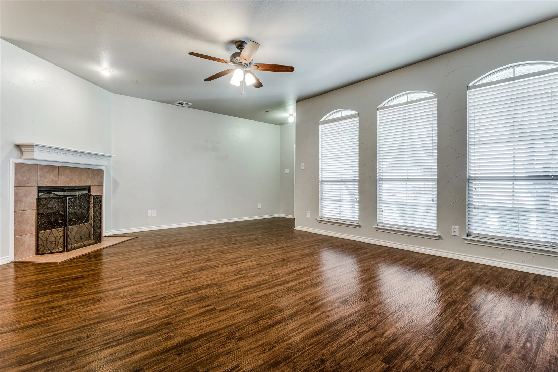Townhouse For Rent in Collin County , 5662 Grosseto Drive, Frisco, Texas 75034, 2 Bedroom, 3 Bathroom, 2 Garage spaces, 1,670 Sqft, built in 2008, mls#21395184, Real Estate Agent in Frisco, Homes For Rent in Collin county, Homes For Rent in Frisco, Realtor in Frisco Texas, Real Estate Brokerage Independent Realty Texas, Luminita Cordes Realtor
