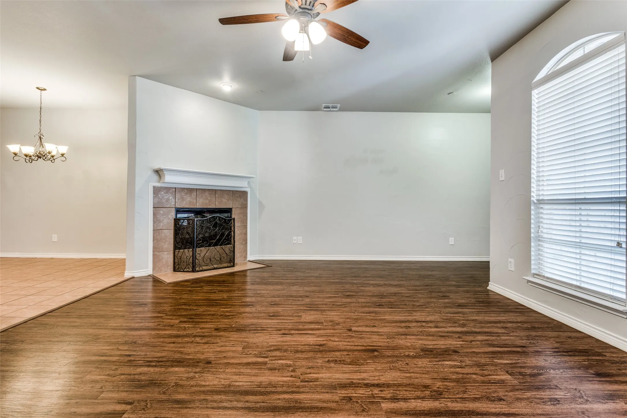 Townhouse For Rent in Collin County , 5662 Grosseto Drive, Frisco, Texas 75034, 2 Bedroom, 3 Bathroom, 2 Garage spaces, 1,670 Sqft, built in 2008, mls#21395184, Real Estate Agent in Frisco, Homes For Rent in Collin county, Homes For Rent in Frisco, Realtor in Frisco Texas, Real Estate Brokerage Independent Realty Texas, Luminita Cordes Realtor