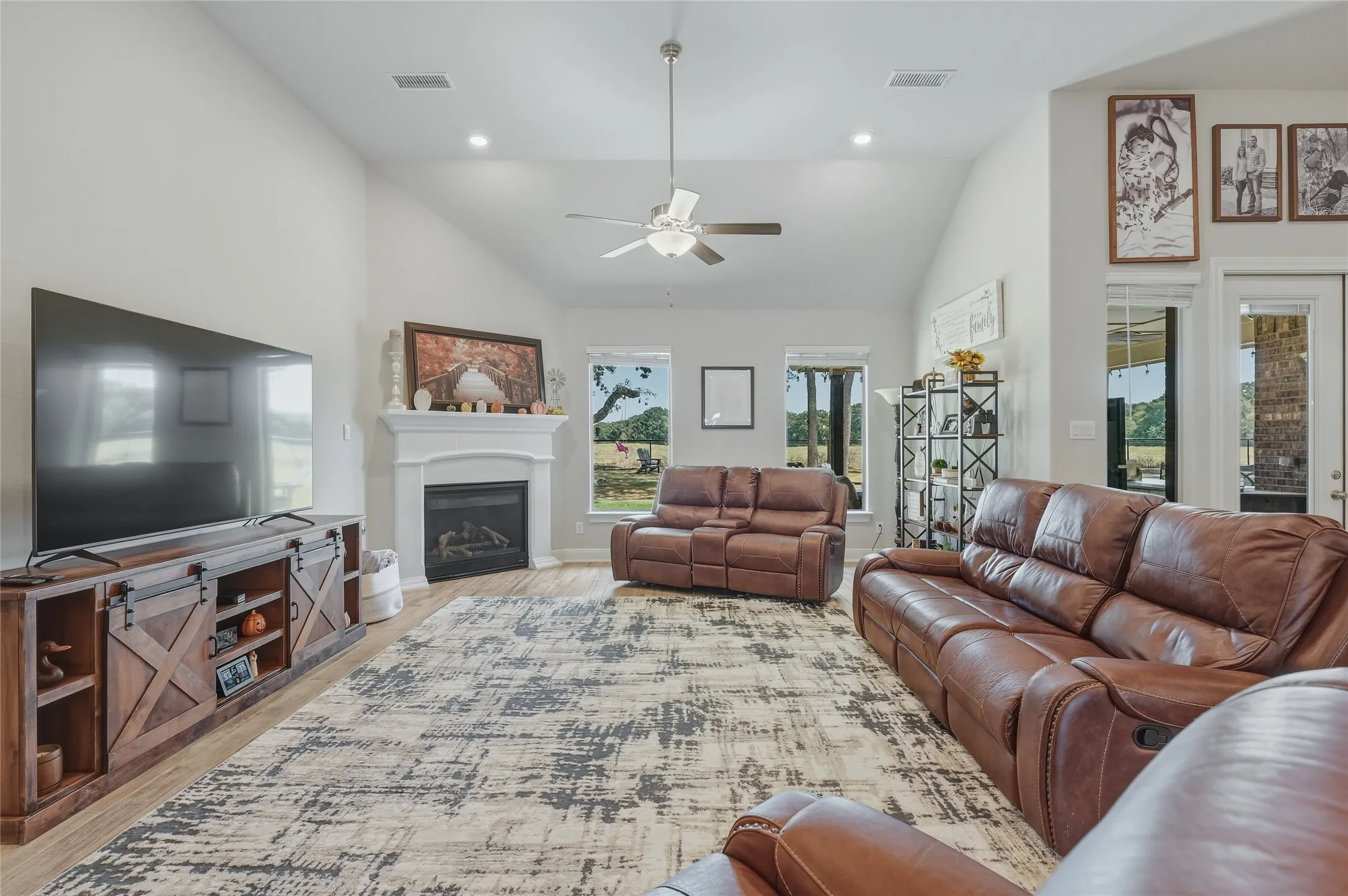 Single Family Residence For Sale in Denton County , 107 Willow Oak Drive, Krugerville, Texas 76227, 4 Bedroom, 4 Bathroom, 3 Garage spaces, 3,365 Sqft, built in 2020, mls#21394855, Real Estate Agent in Krugerville, Homes For Sale in Denton county, Homes For Sale in Krugerville, Realtor in Krugerville Texas, Real Estate Brokerage Independent Realty Texas, Luminita Cordes Realtor