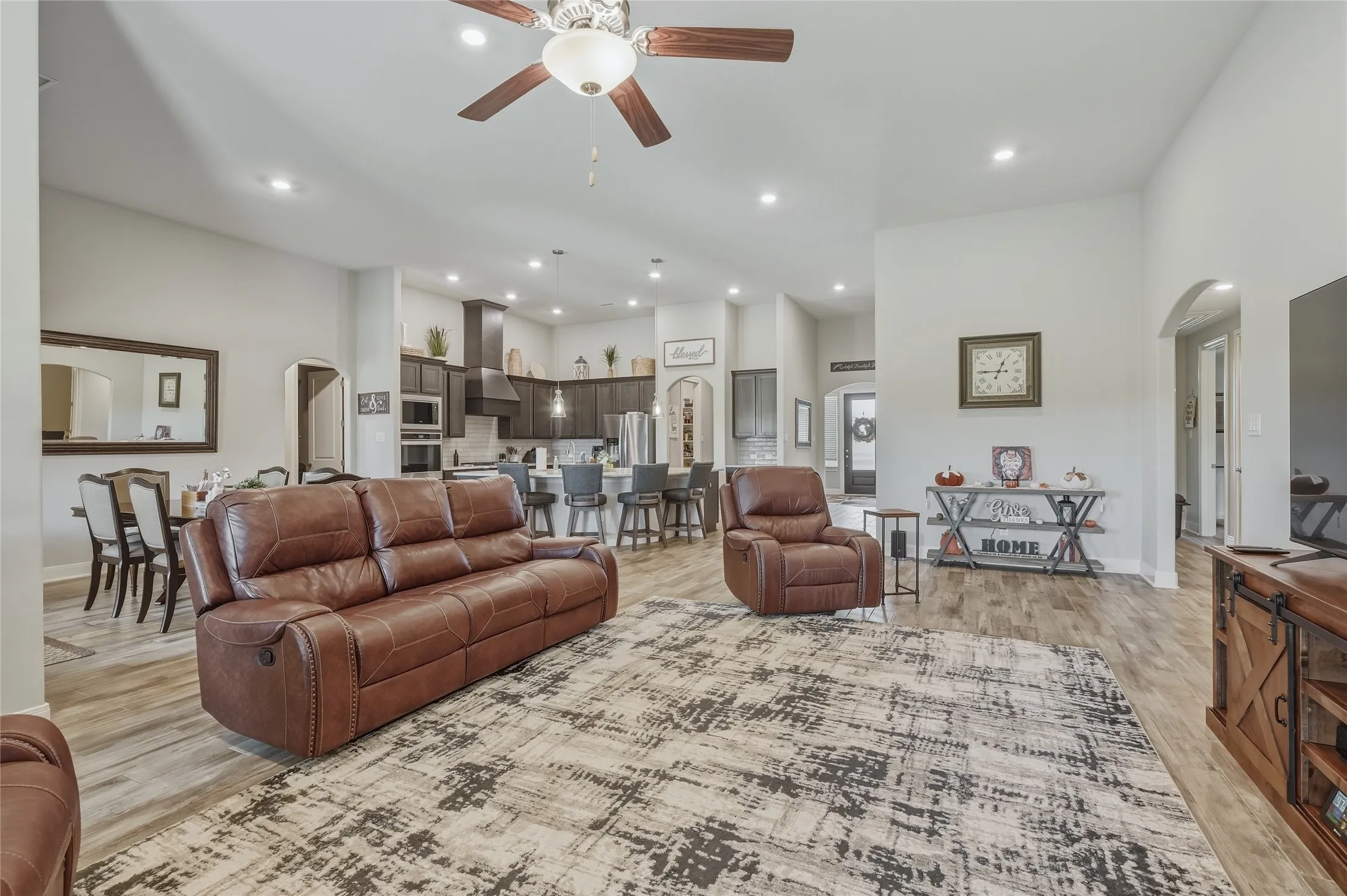 Single Family Residence For Sale in Denton County , 107 Willow Oak Drive, Krugerville, Texas 76227, 4 Bedroom, 4 Bathroom, 3 Garage spaces, 3,365 Sqft, built in 2020, mls#21394855, Real Estate Agent in Krugerville, Homes For Sale in Denton county, Homes For Sale in Krugerville, Realtor in Krugerville Texas, Real Estate Brokerage Independent Realty Texas, Luminita Cordes Realtor