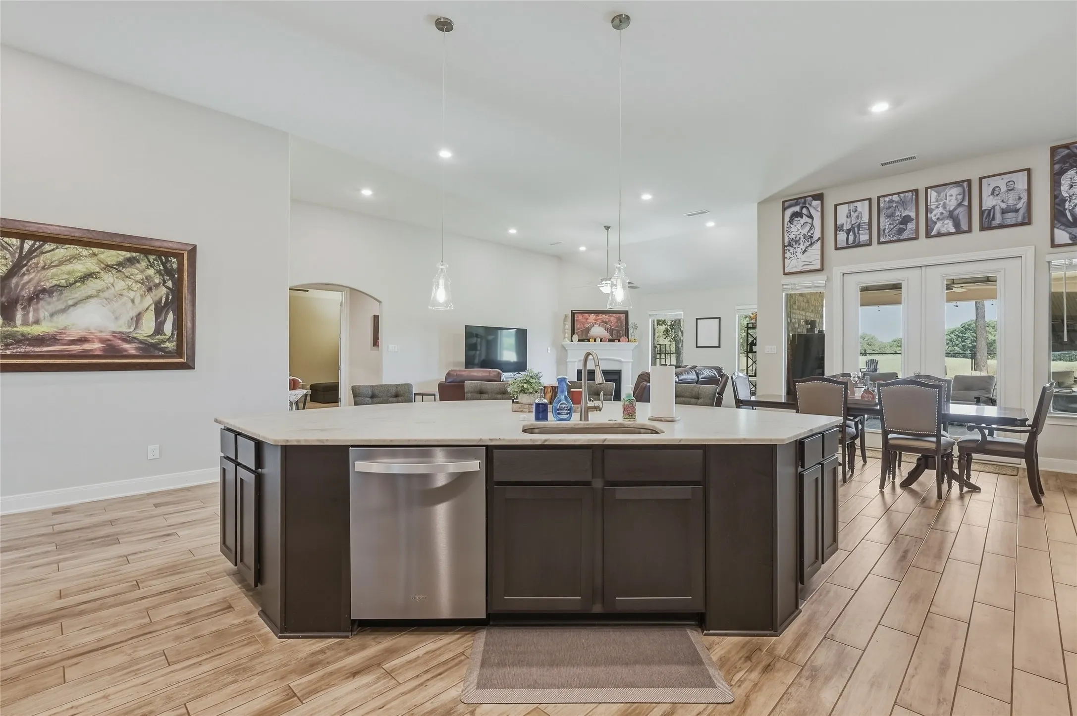 Single Family Residence For Sale in Denton County , 107 Willow Oak Drive, Krugerville, Texas 76227, 4 Bedroom, 4 Bathroom, 3 Garage spaces, 3,365 Sqft, built in 2020, mls#21394855, Real Estate Agent in Krugerville, Homes For Sale in Denton county, Homes For Sale in Krugerville, Realtor in Krugerville Texas, Real Estate Brokerage Independent Realty Texas, Luminita Cordes Realtor