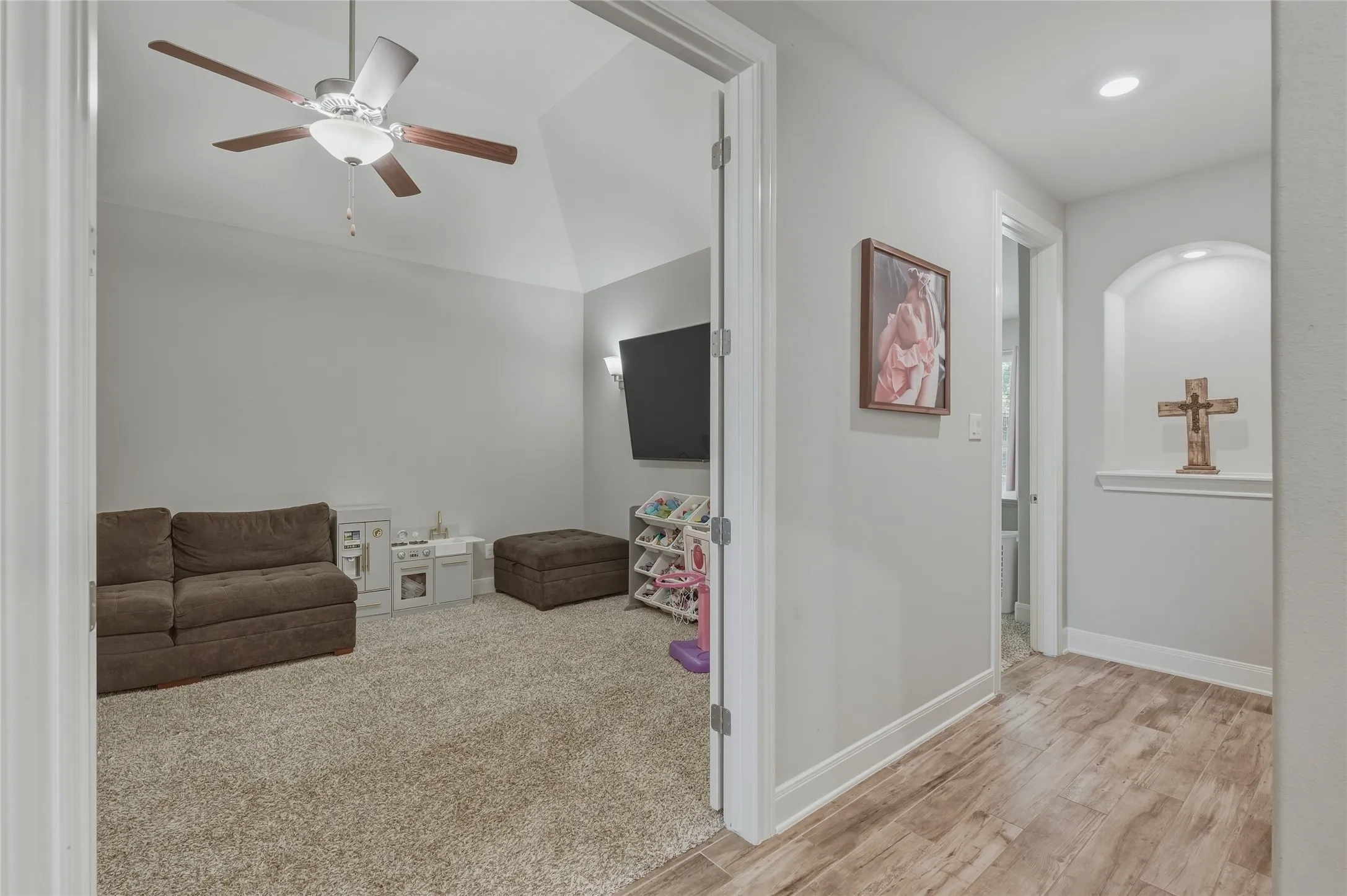 Single Family Residence For Sale in Denton County , 107 Willow Oak Drive, Krugerville, Texas 76227, 4 Bedroom, 4 Bathroom, 3 Garage spaces, 3,365 Sqft, built in 2020, mls#21394855, Real Estate Agent in Krugerville, Homes For Sale in Denton county, Homes For Sale in Krugerville, Realtor in Krugerville Texas, Real Estate Brokerage Independent Realty Texas, Luminita Cordes Realtor