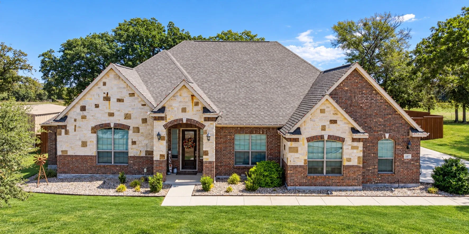 Single Family Residence For Sale in Denton County , 107 Willow Oak Drive, Krugerville, Texas 76227, 4 Bedroom, 4 Bathroom, 3 Garage spaces, 3,365 Sqft, built in 2020, mls#21394855, Real Estate Agent in Krugerville, Homes For Sale in Denton county, Homes For Sale in Krugerville, Realtor in Krugerville Texas, Real Estate Brokerage Independent Realty Texas, Luminita Cordes Realtor
