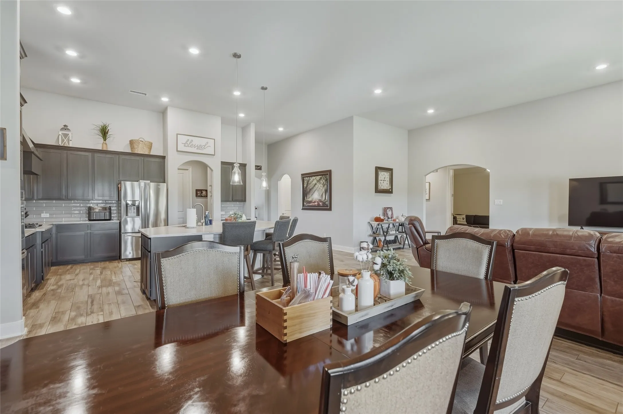 Single Family Residence For Sale in Denton County , 107 Willow Oak Drive, Krugerville, Texas 76227, 4 Bedroom, 4 Bathroom, 3 Garage spaces, 3,365 Sqft, built in 2020, mls#21394855, Real Estate Agent in Krugerville, Homes For Sale in Denton county, Homes For Sale in Krugerville, Realtor in Krugerville Texas, Real Estate Brokerage Independent Realty Texas, Luminita Cordes Realtor