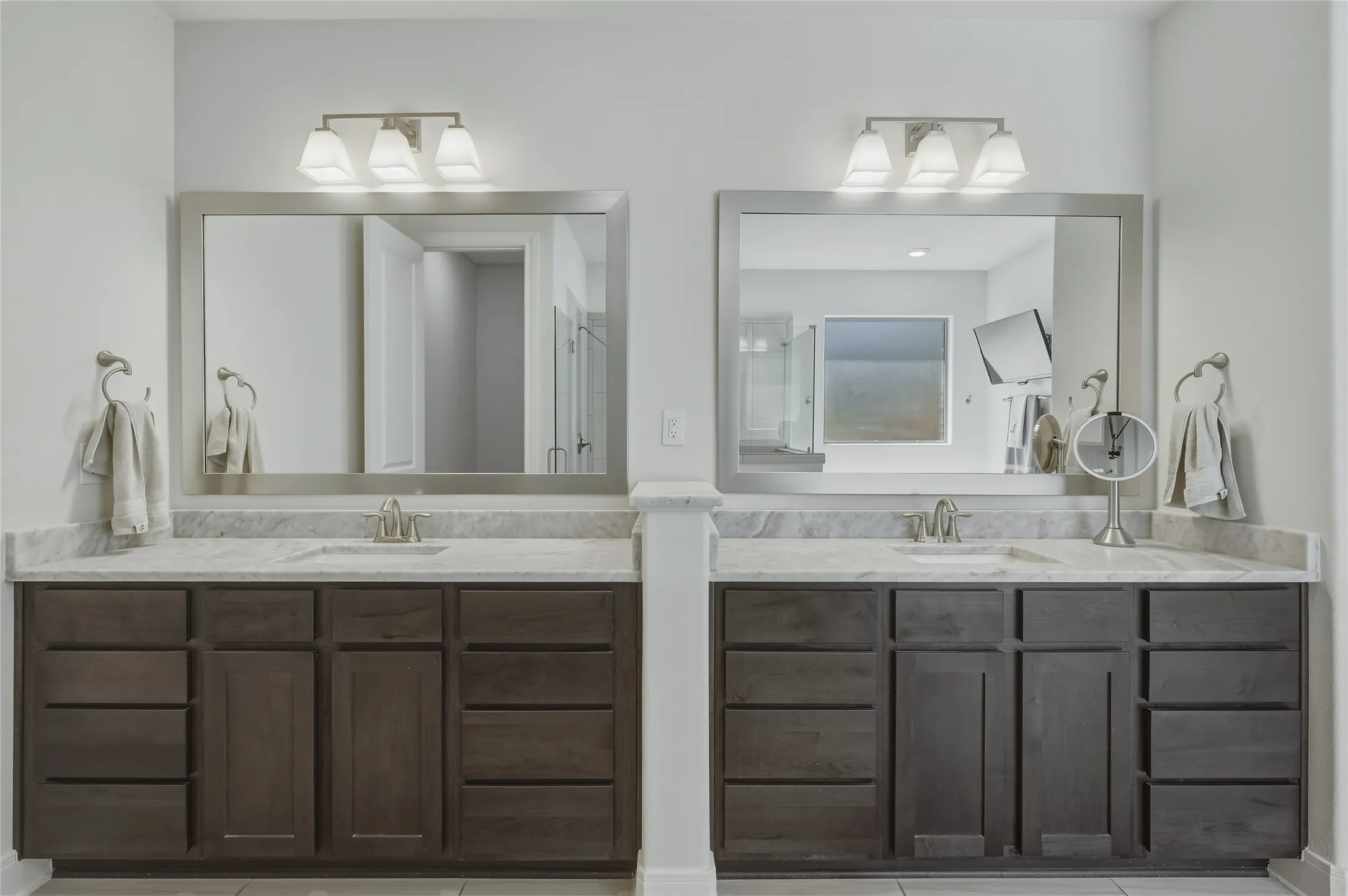 Single Family Residence For Sale in Denton County , 107 Willow Oak Drive, Krugerville, Texas 76227, 4 Bedroom, 4 Bathroom, 3 Garage spaces, 3,365 Sqft, built in 2020, mls#21394855, Real Estate Agent in Krugerville, Homes For Sale in Denton county, Homes For Sale in Krugerville, Realtor in Krugerville Texas, Real Estate Brokerage Independent Realty Texas, Luminita Cordes Realtor