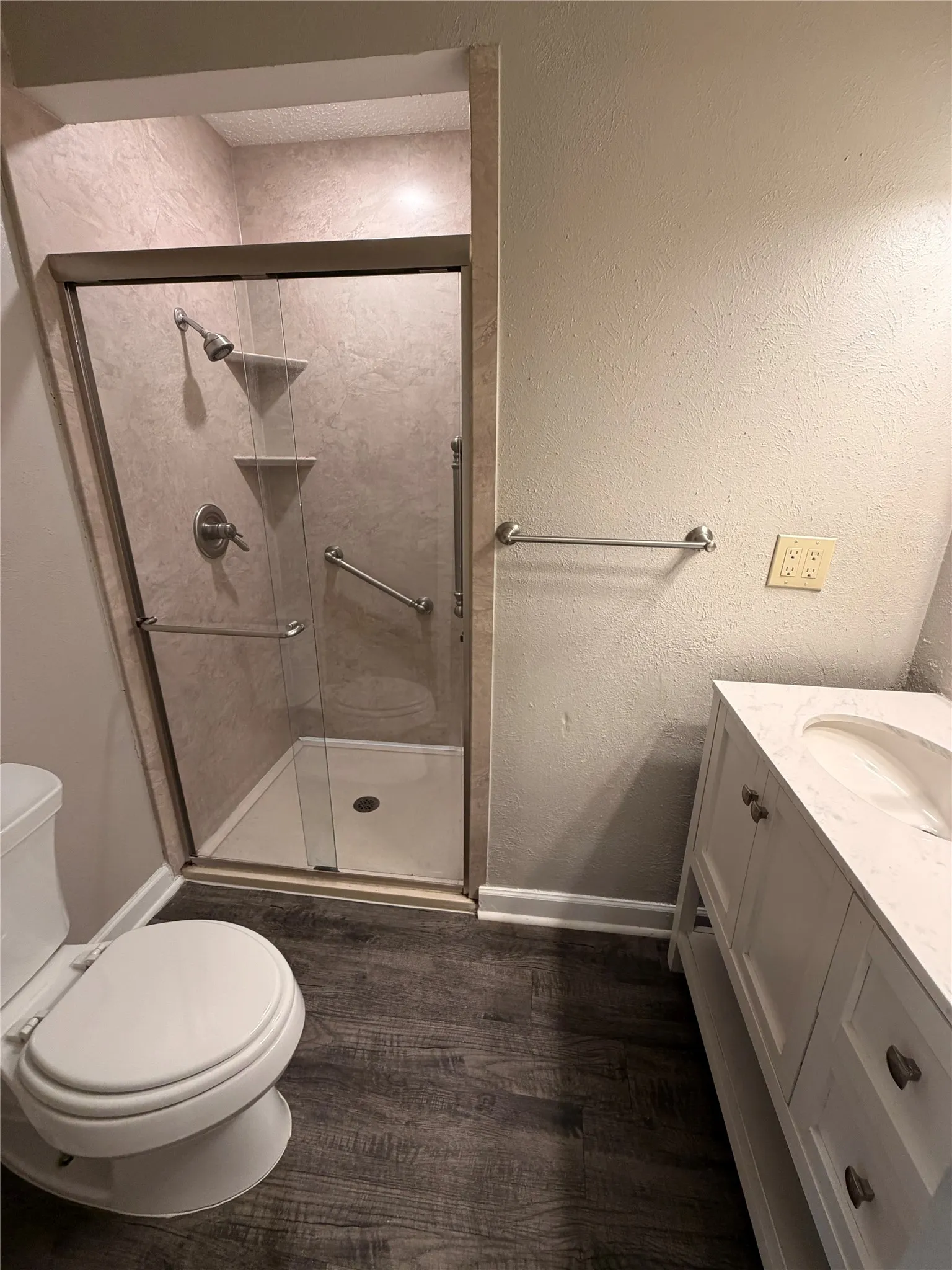 Single Family Residence For Rent in Denton County , 1262 Valencia Lane, Lewisville, Texas 75067, 3 Bedroom, 2 Bathroom, 2 Garage spaces, 1,472 Sqft, built in 1971, mls#21395191, Real Estate Agent in Lewisville, Homes For Rent in Denton county, Homes For Rent in Lewisville, Realtor in Lewisville Texas, Real Estate Brokerage Independent Realty Texas, Luminita Cordes Realtor