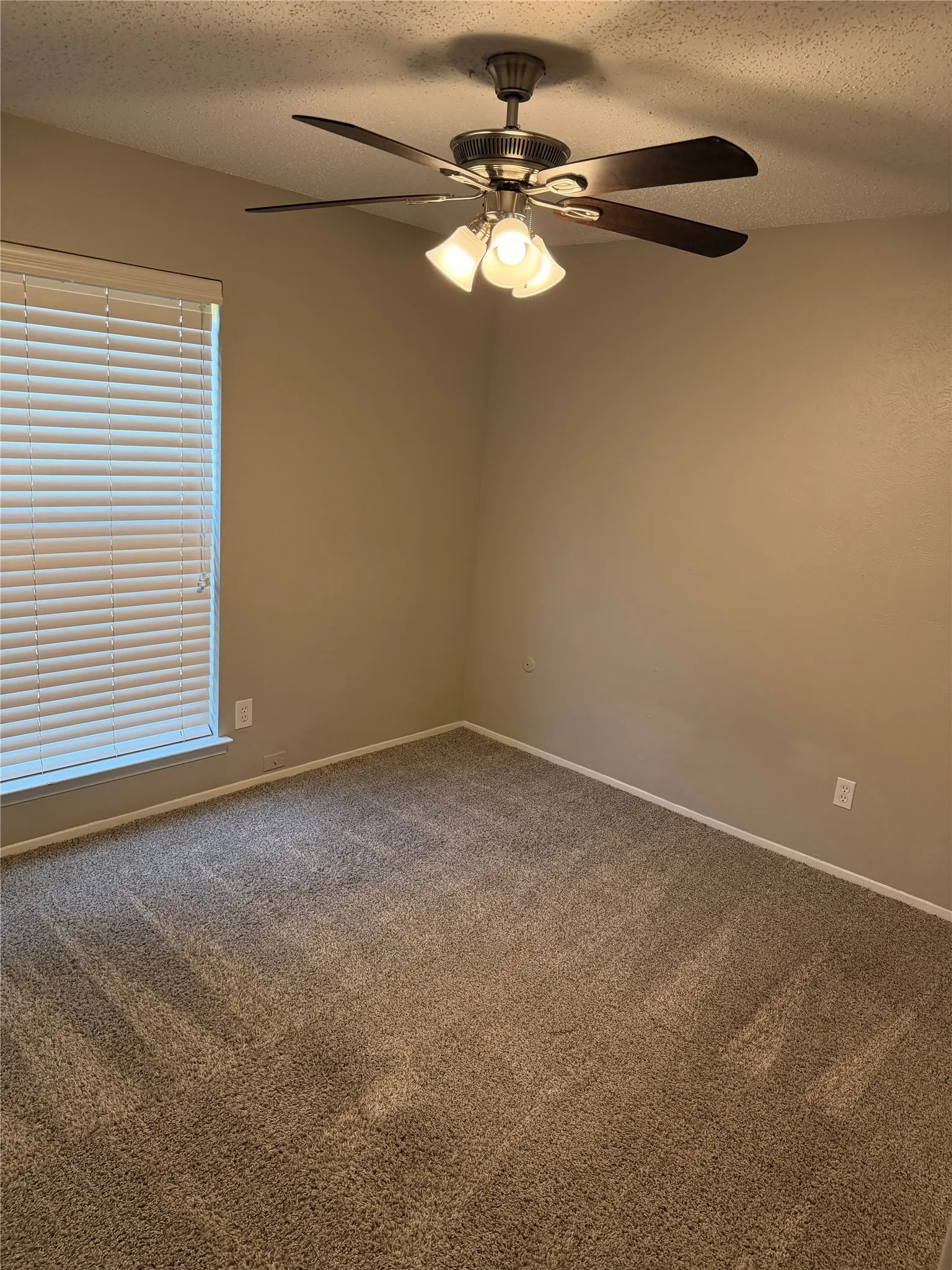 Single Family Residence For Rent in Denton County , 1262 Valencia Lane, Lewisville, Texas 75067, 3 Bedroom, 2 Bathroom, 2 Garage spaces, 1,472 Sqft, built in 1971, mls#21395191, Real Estate Agent in Lewisville, Homes For Rent in Denton county, Homes For Rent in Lewisville, Realtor in Lewisville Texas, Real Estate Brokerage Independent Realty Texas, Luminita Cordes Realtor