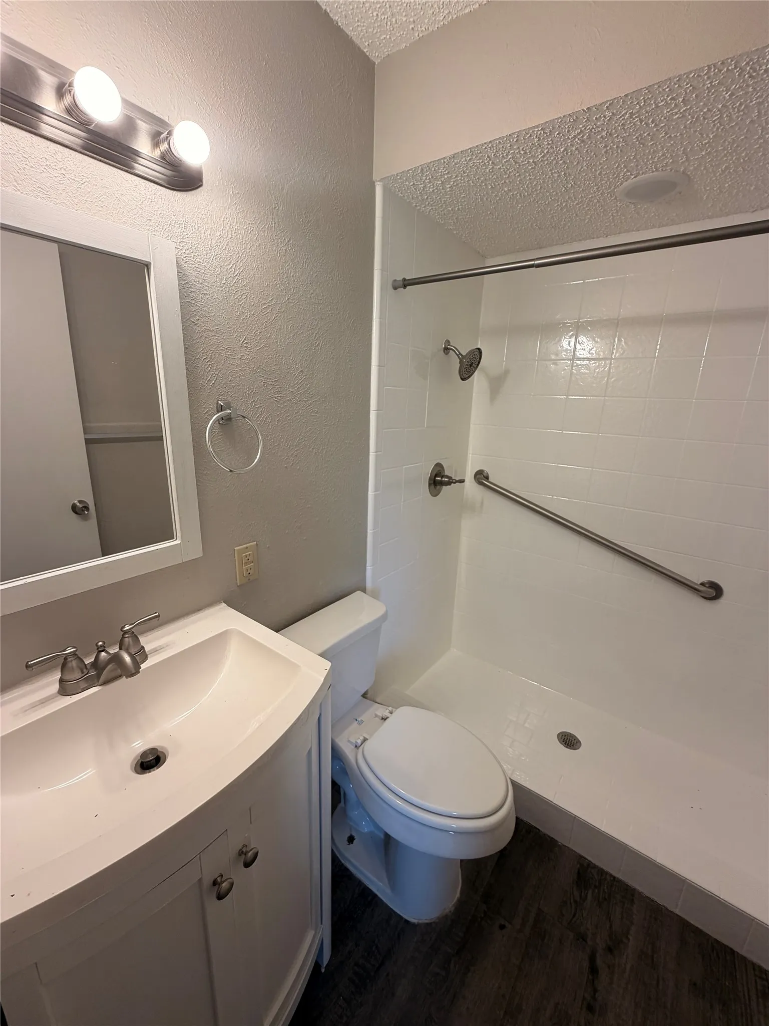 Single Family Residence For Rent in Denton County , 1262 Valencia Lane, Lewisville, Texas 75067, 3 Bedroom, 2 Bathroom, 2 Garage spaces, 1,472 Sqft, built in 1971, mls#21395191, Real Estate Agent in Lewisville, Homes For Rent in Denton county, Homes For Rent in Lewisville, Realtor in Lewisville Texas, Real Estate Brokerage Independent Realty Texas, Luminita Cordes Realtor